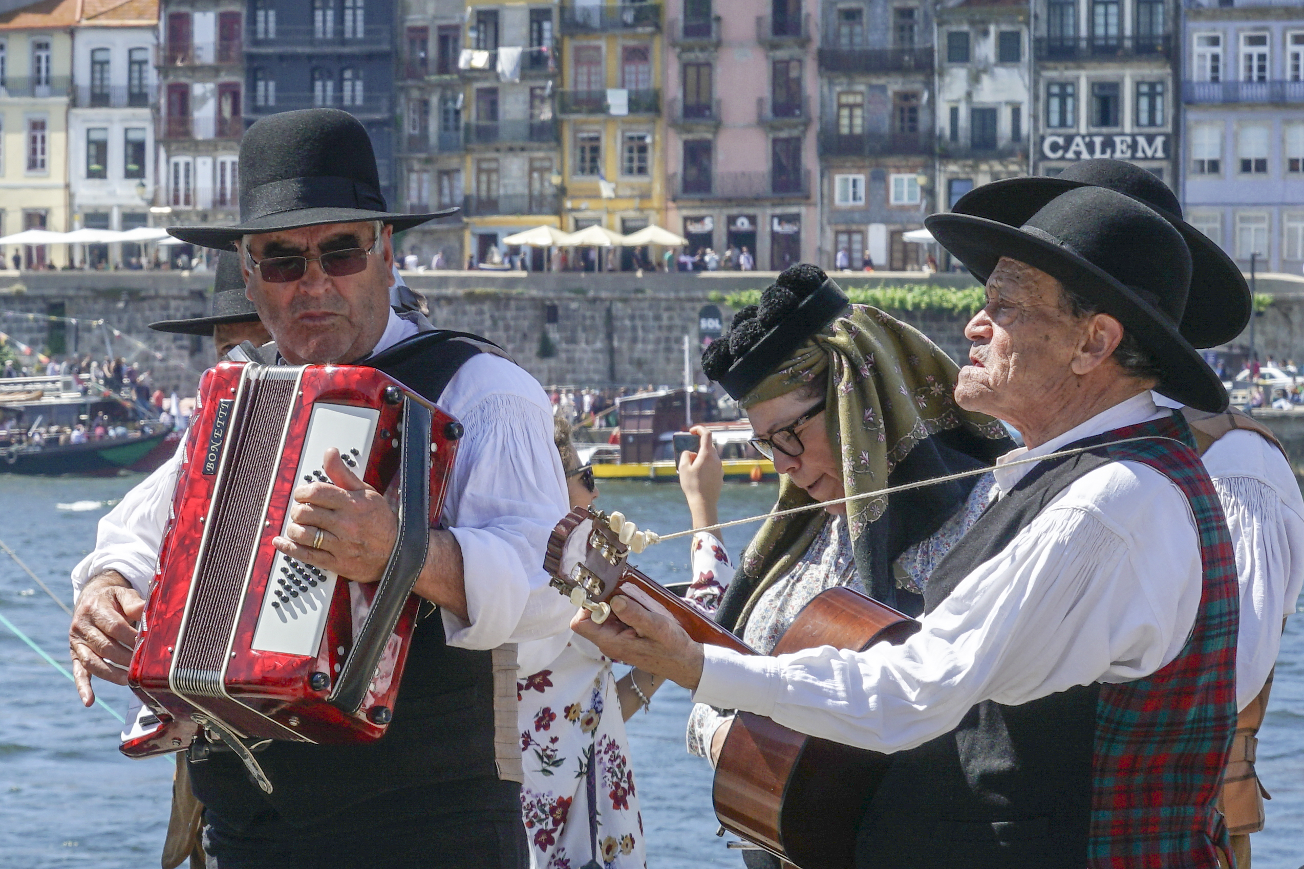muziek-aan-de-rivier-de-douro-porto-portugal