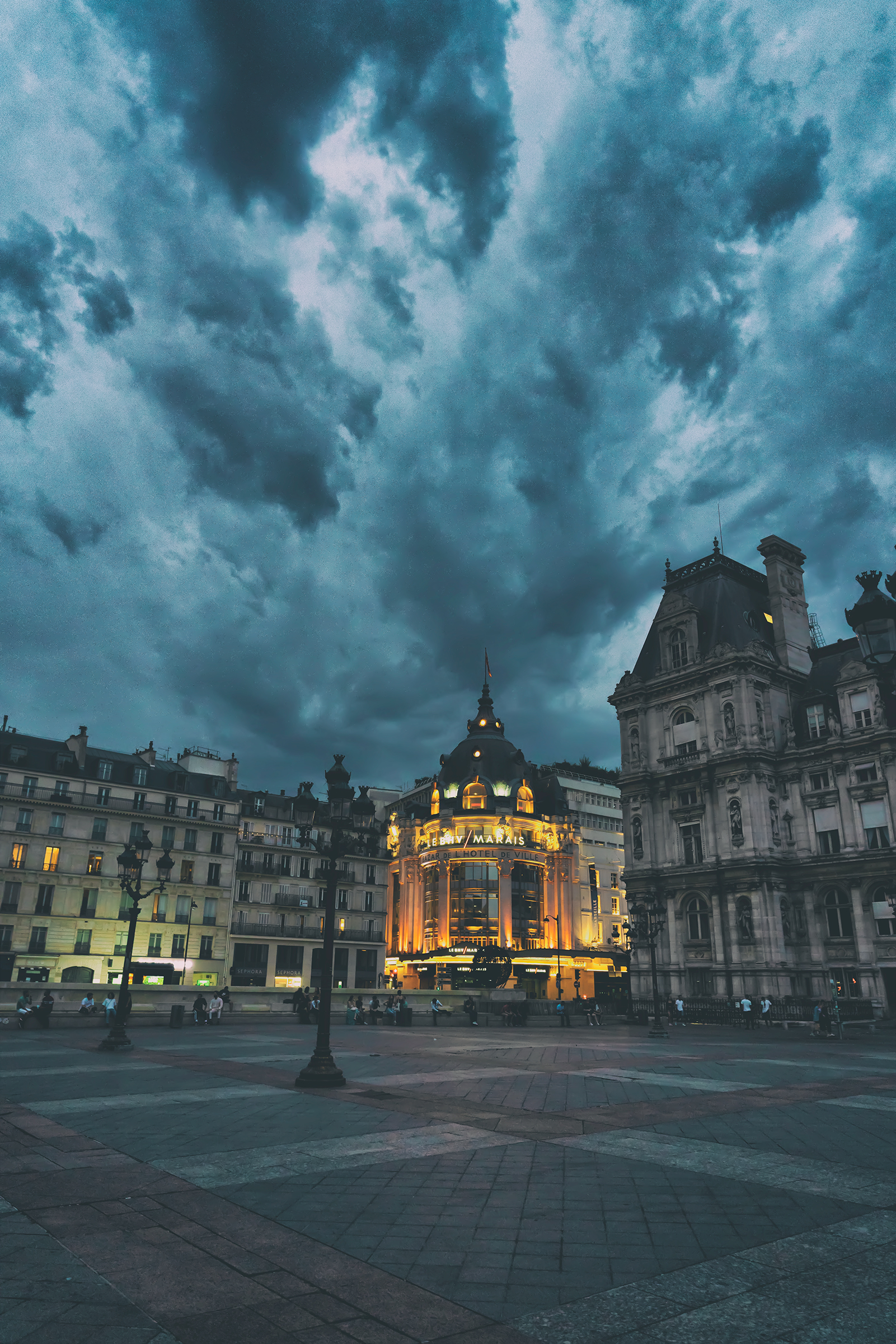 place-de-gr%C3%A8ve-met-bazar-de-lh%C3%B4tel-de-ville-op-de-achtergrond