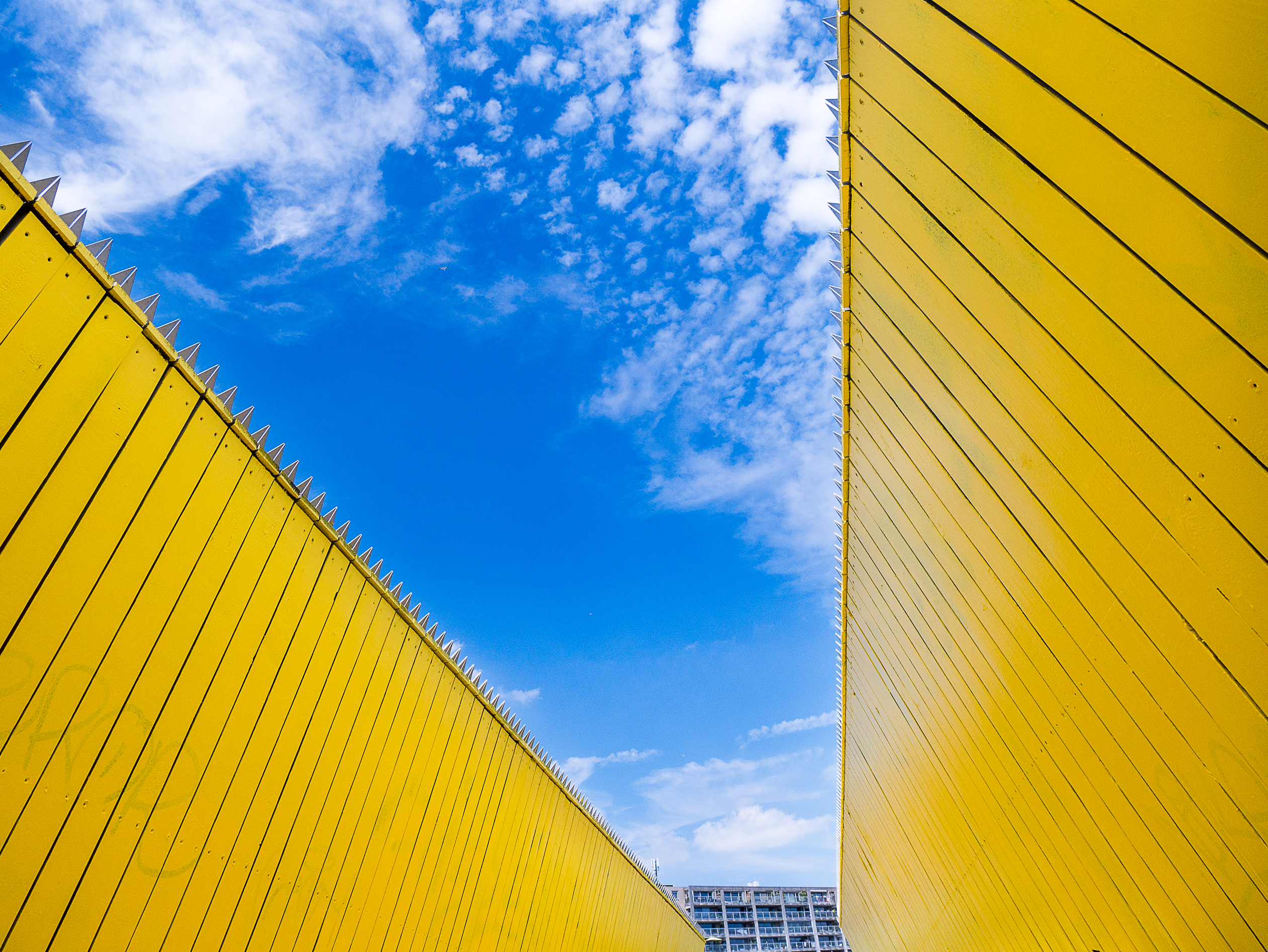 gele-loopbrug-rotterdam