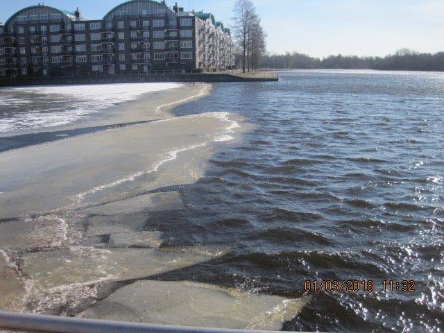 het-water-verjaagd-het-ijs-voorjaar-in-aantocht