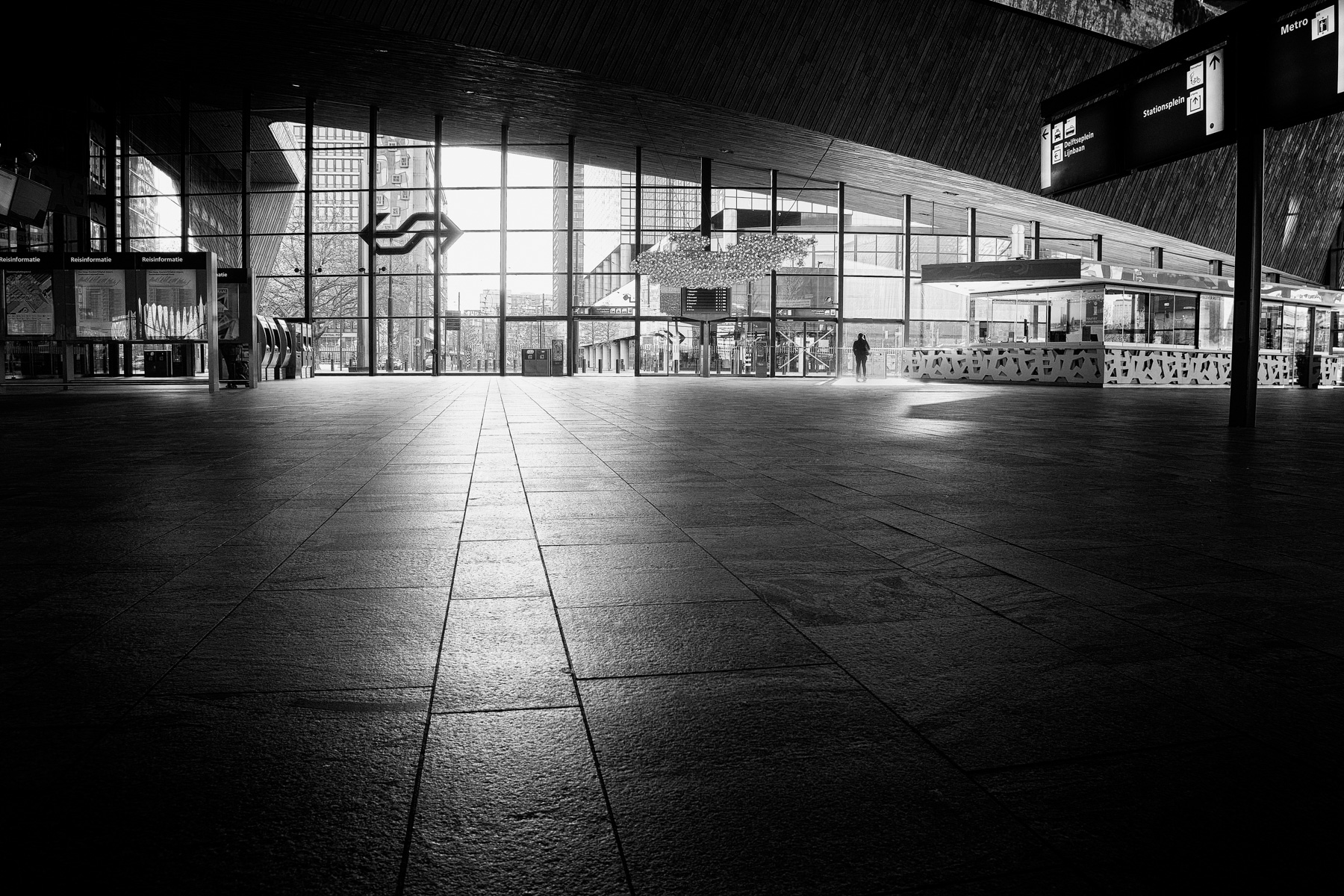 rotterdam-cs-leeg-door-corona-maatregelen