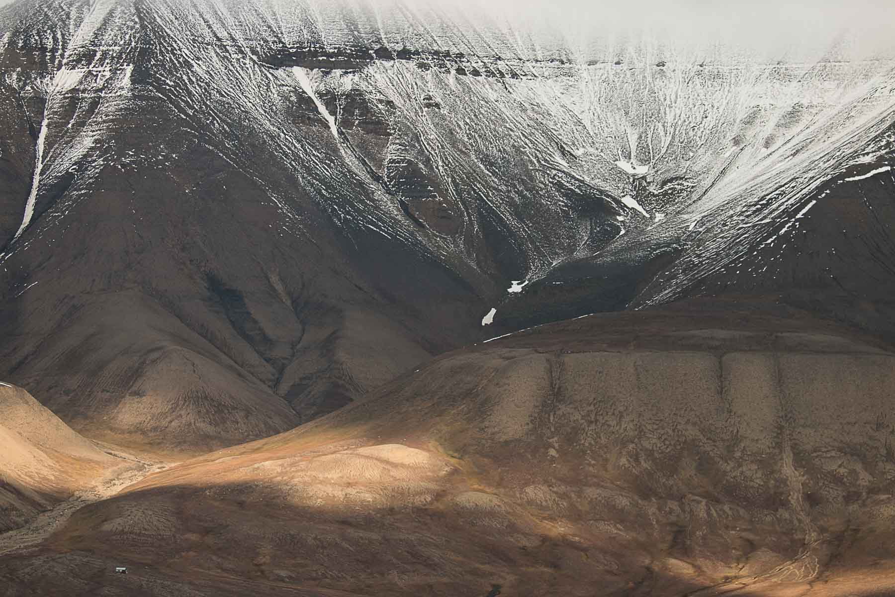 besneeuwde-berg-herfst-spitsbergen