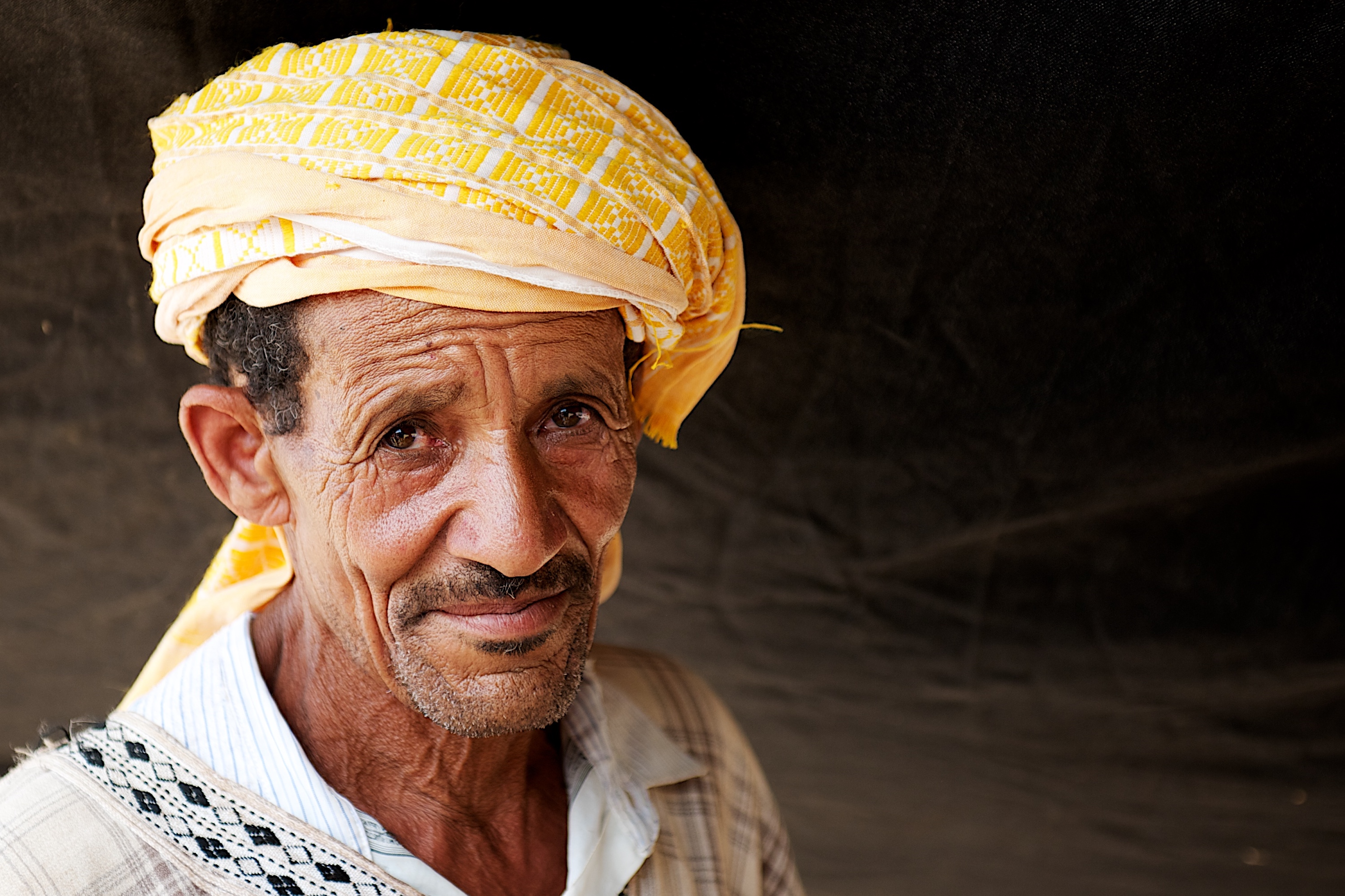 ichou-hoefsmid-voor-ezels-en-muildieren-in-hoge-atlas-marokko