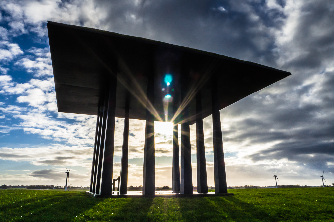 tempel-op-de-dijk-bij-marrum