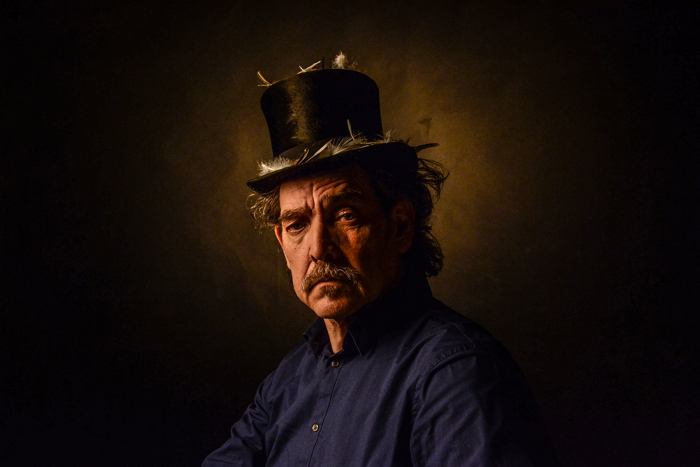 man-met-de-veren-hoed