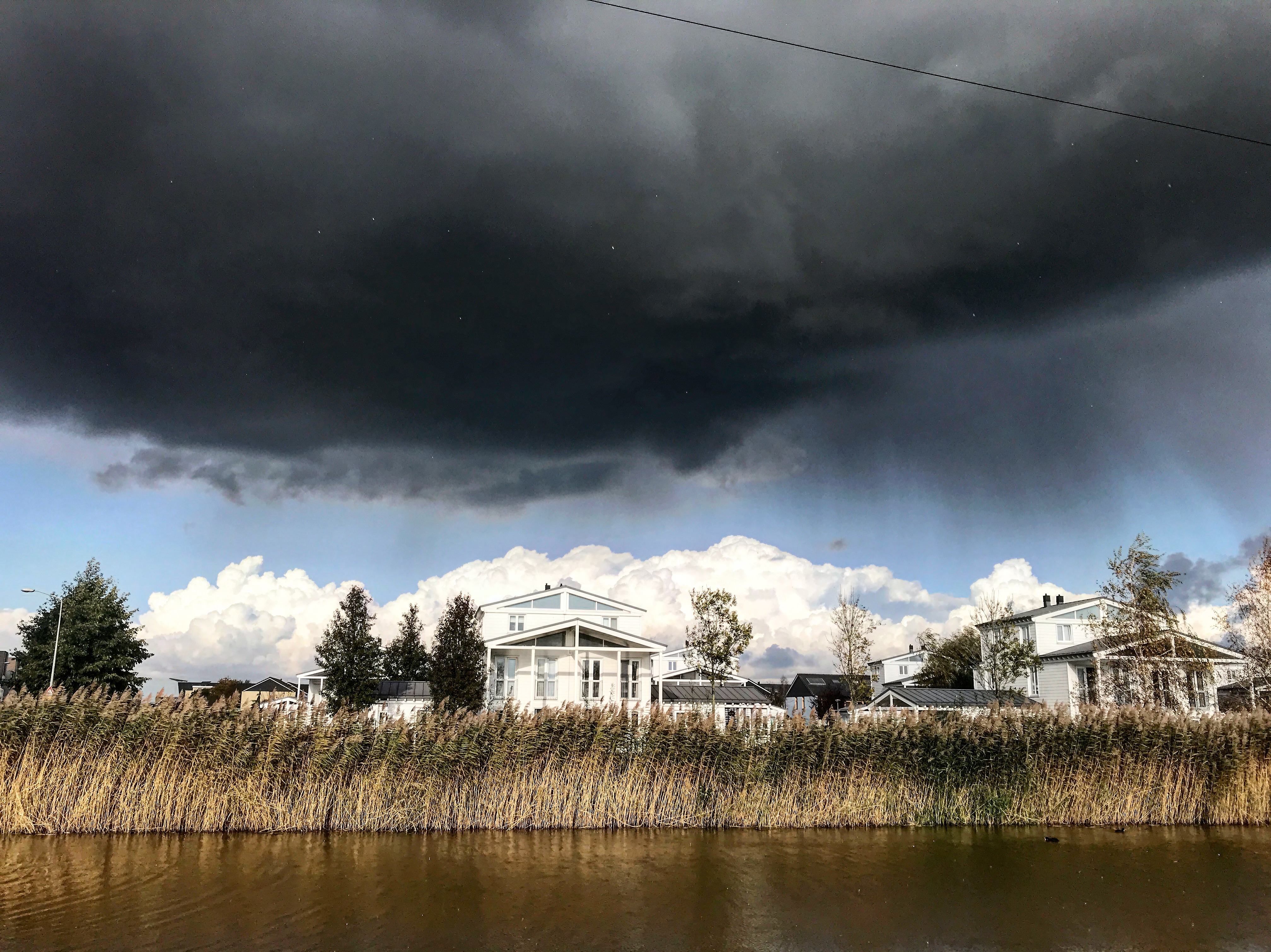 er-hangt-iets-in-de-lucht