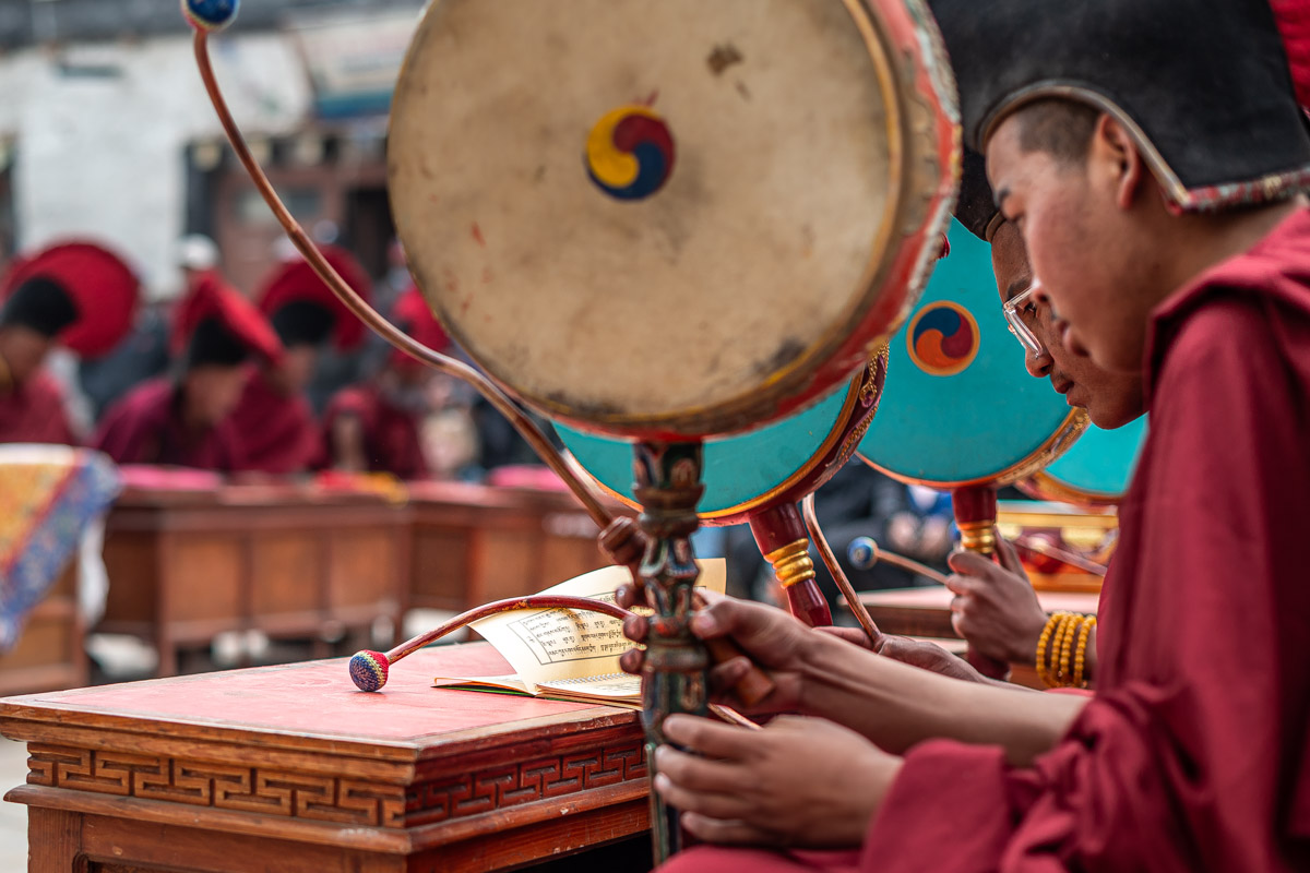 muzikanten-monniken-bij-het-boeddhistische-tiji-festival