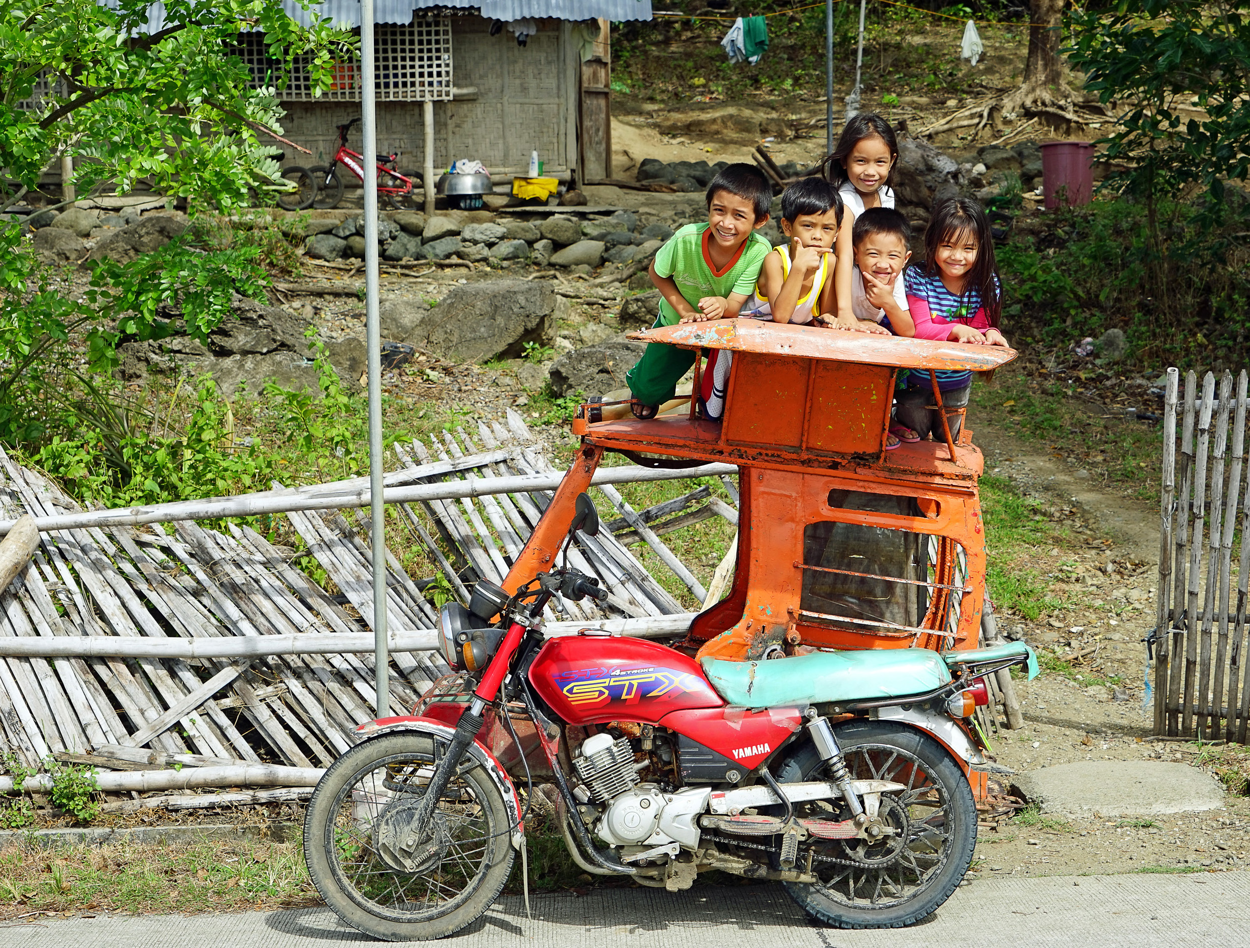 met-zen-allen-op-de-tricycle