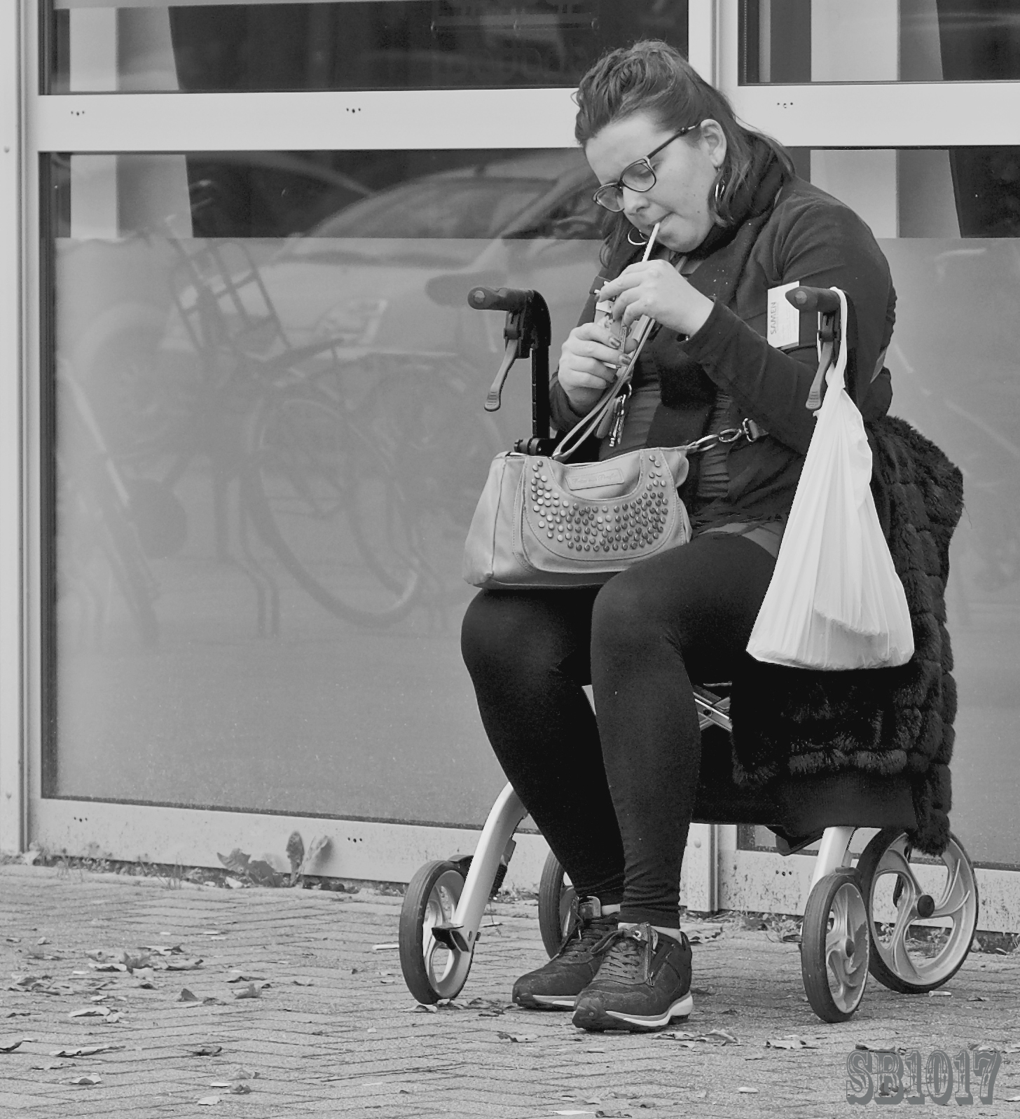 uitrustend-een-sigaretje-opsteken