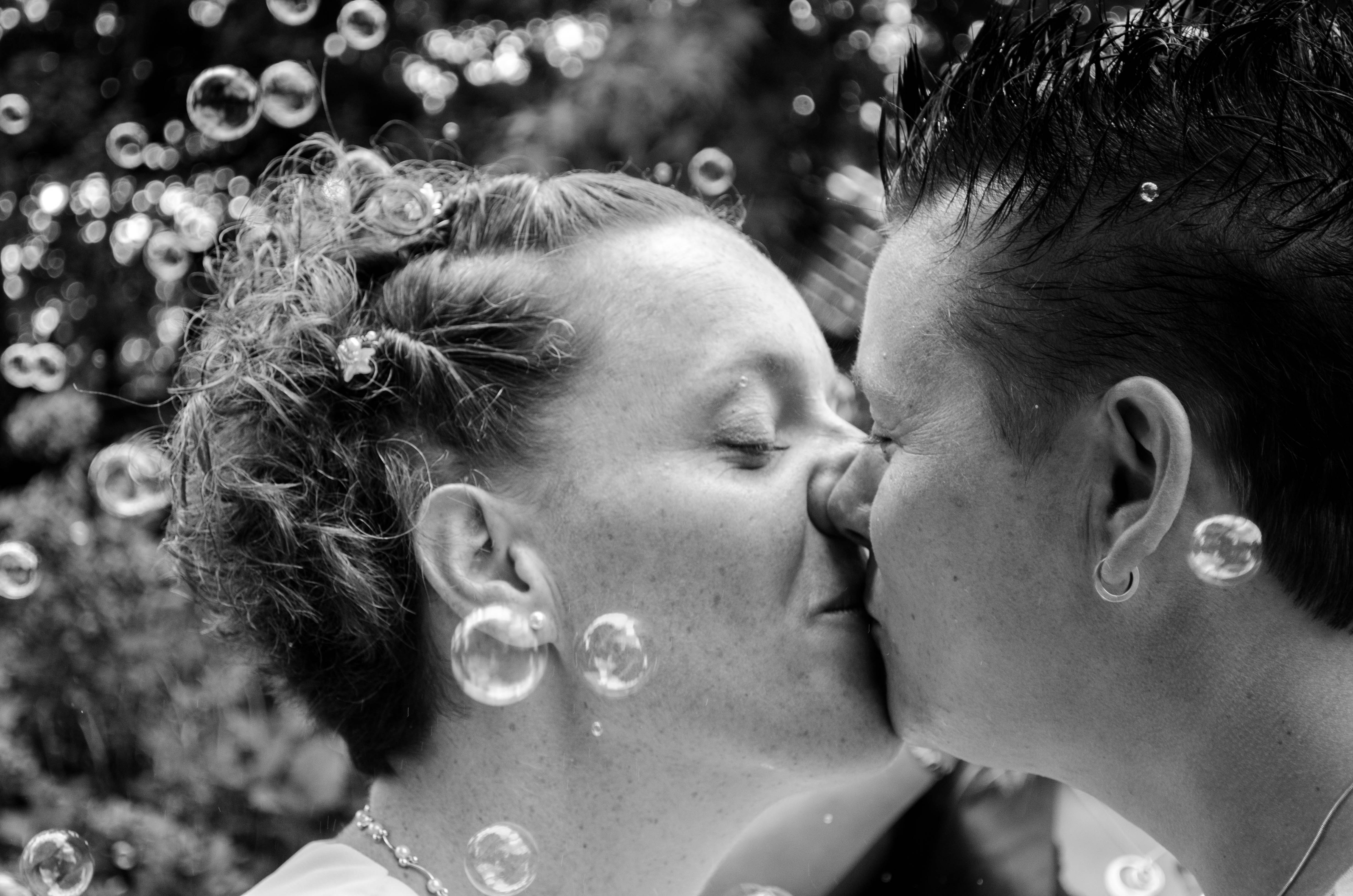 beautiful-lesbian-wedding
