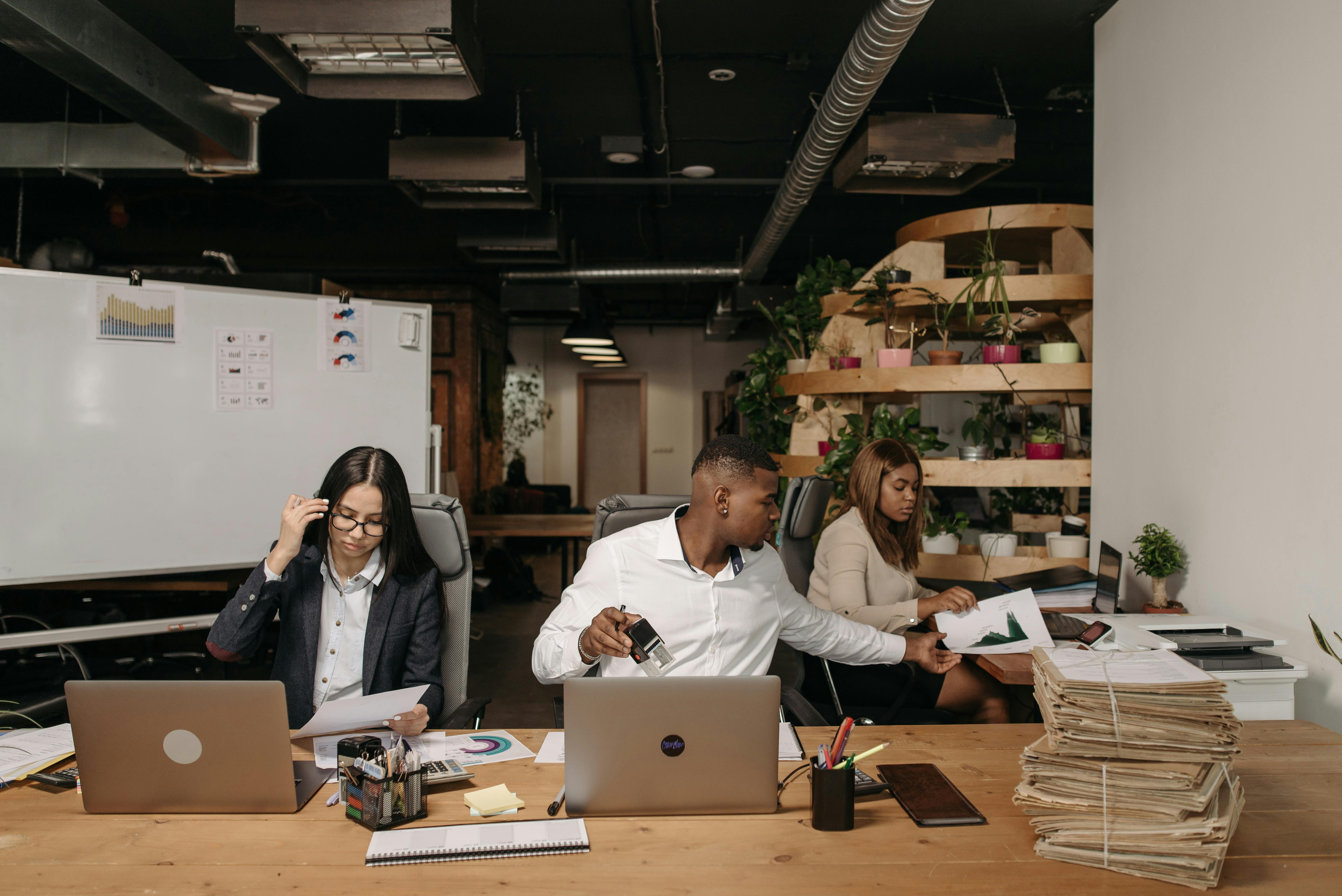 ergonomisch-en-betaalbaar-waar-je-op-let-bij-kantoorinrichting