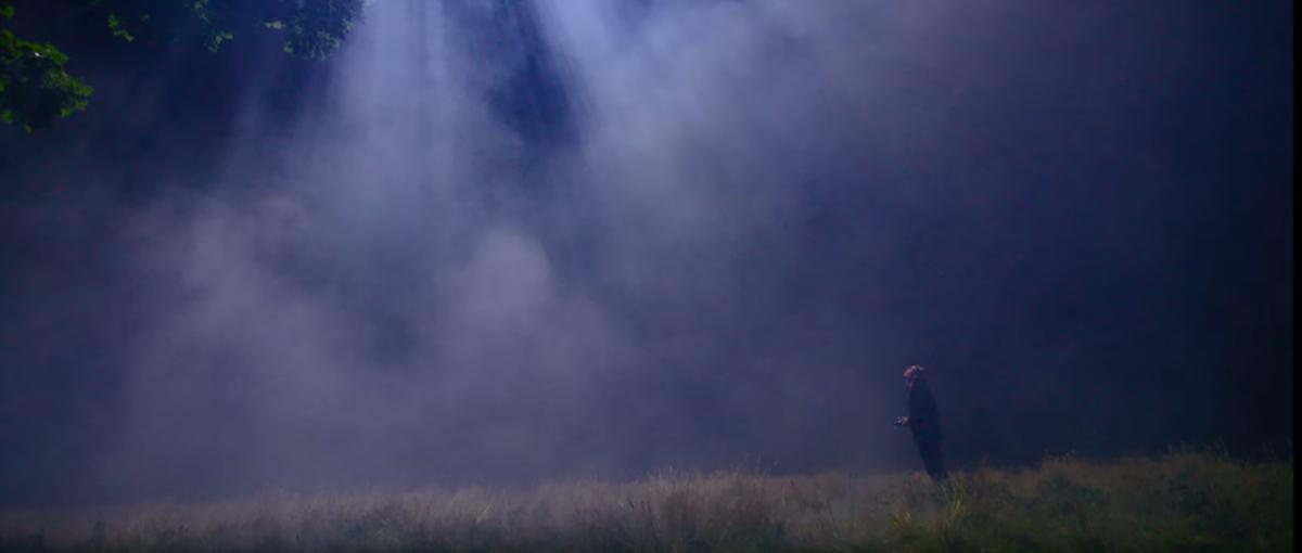 daniel-riley-maakt-video-met-felste-zaklamp-ter-wereld-op-een-drone