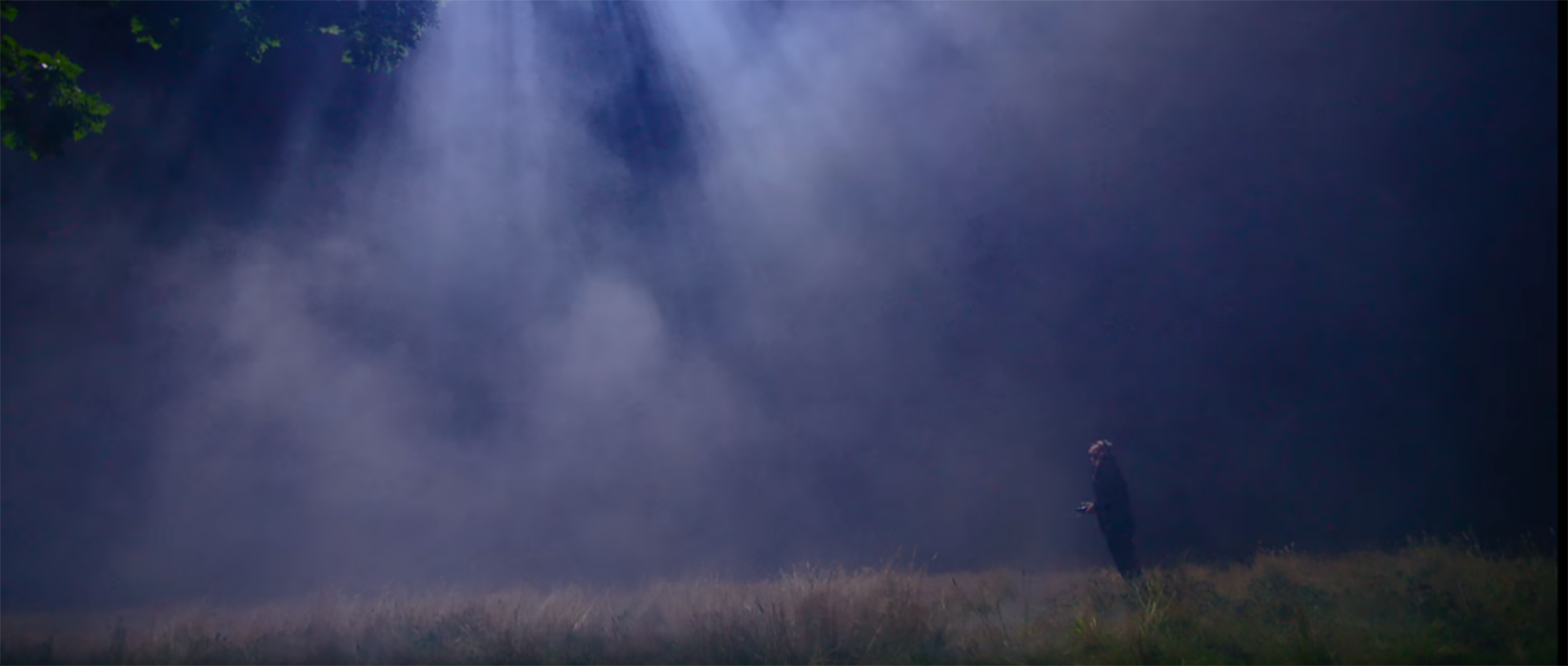 daniel-riley-maakt-video-met-felste-zaklamp-ter-wereld-op-een-drone