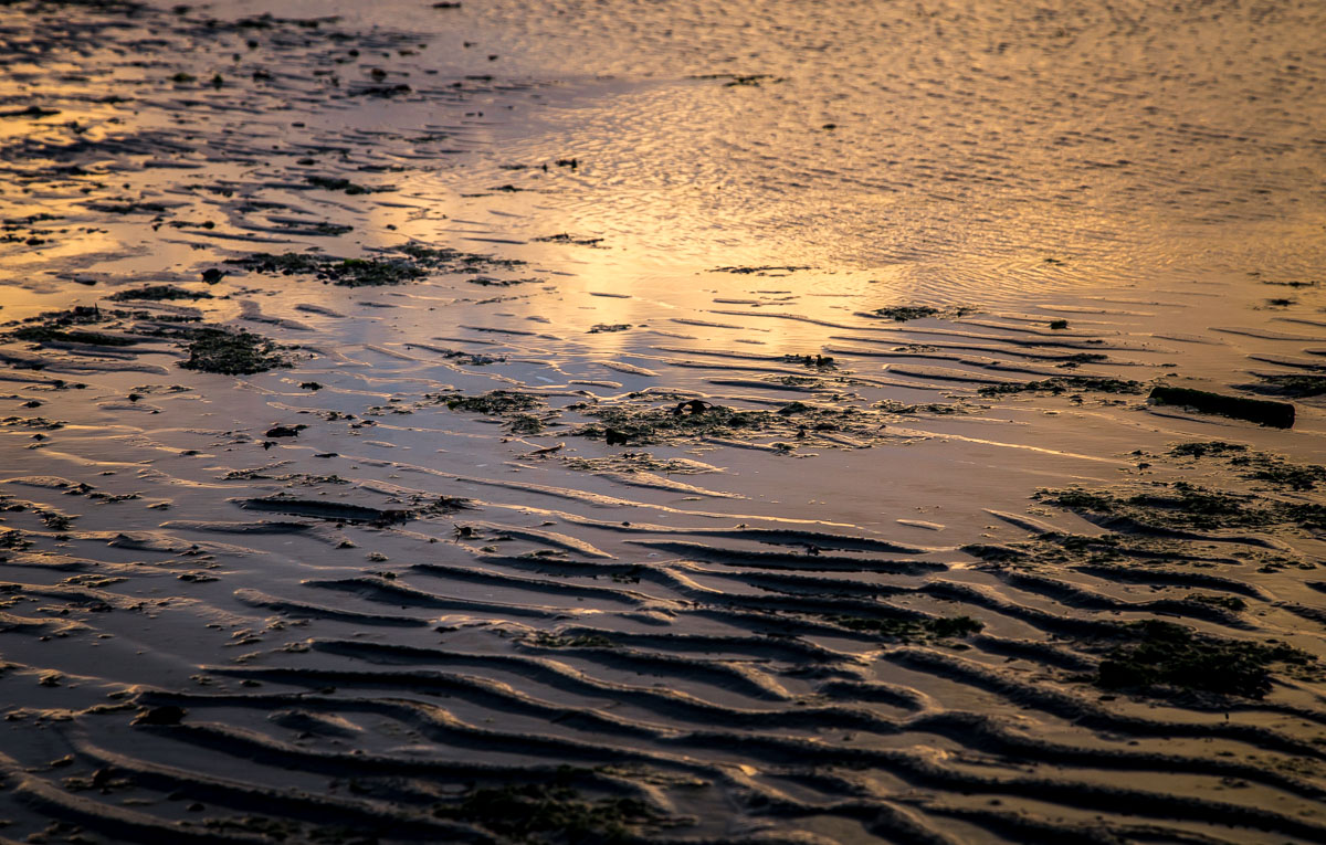 sunrise-spiegeling-op-het-strand