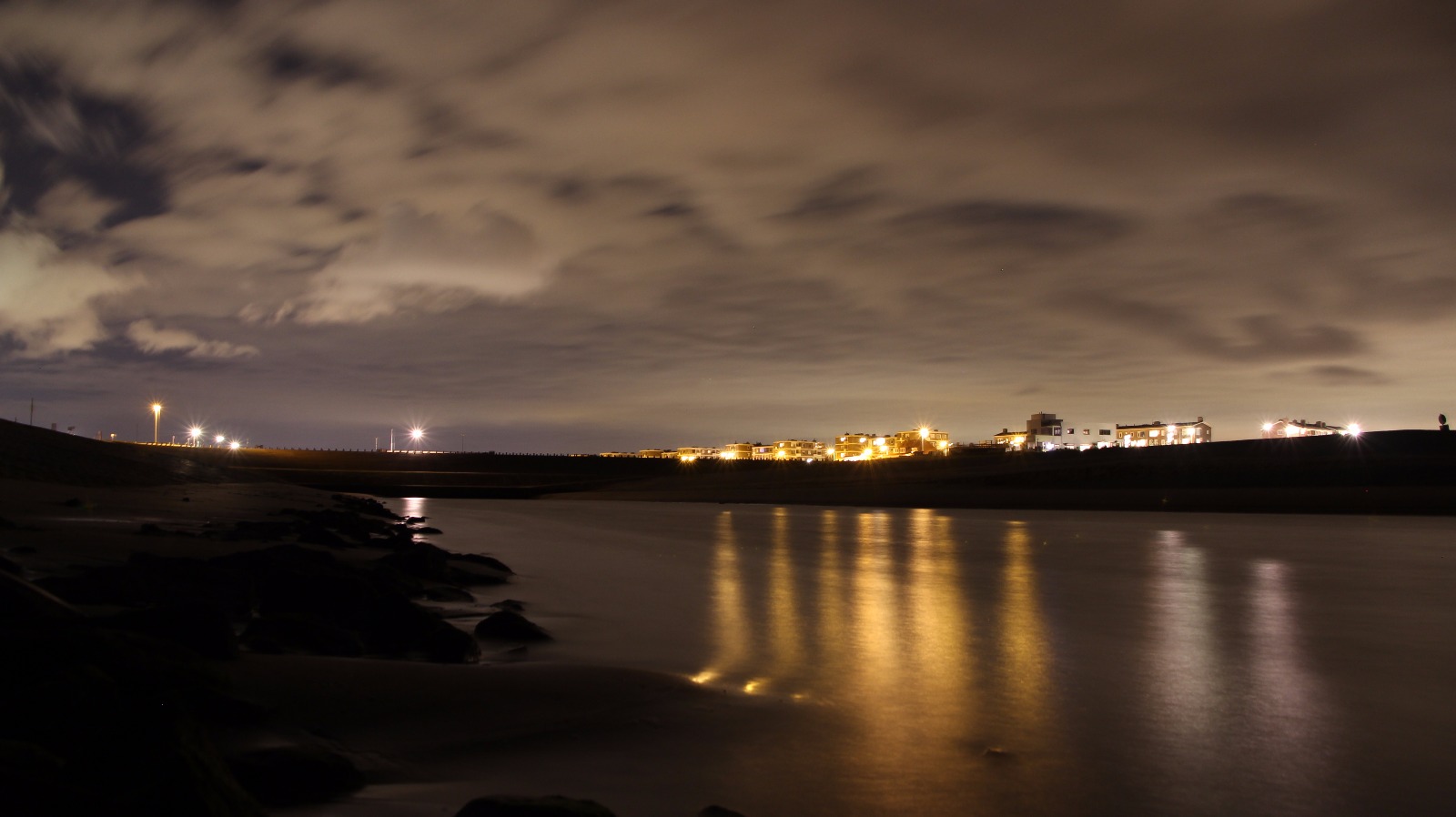 de-katwijkse-uitwatering-in-de-nacht