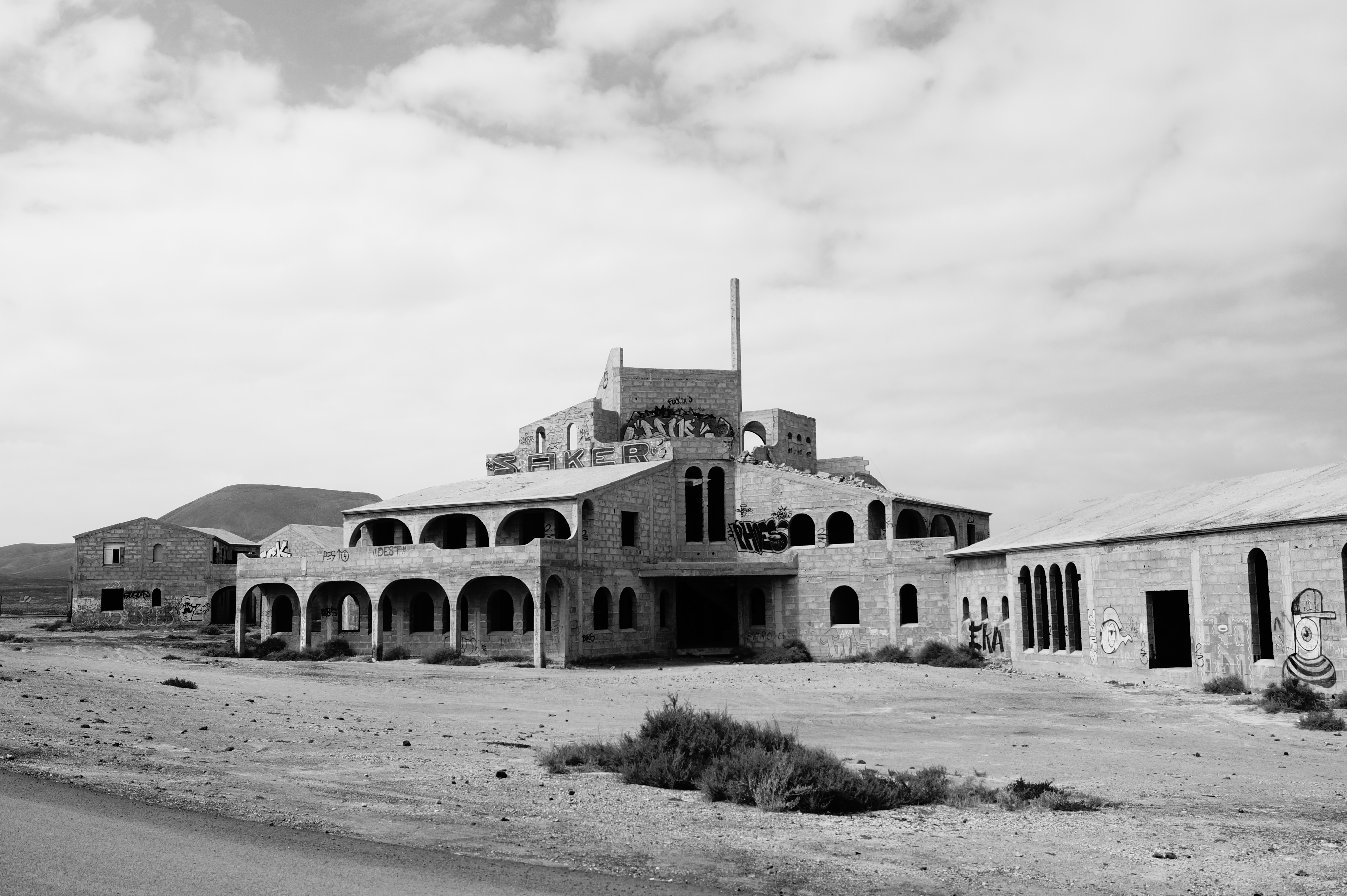 abandoned-hotel-construction