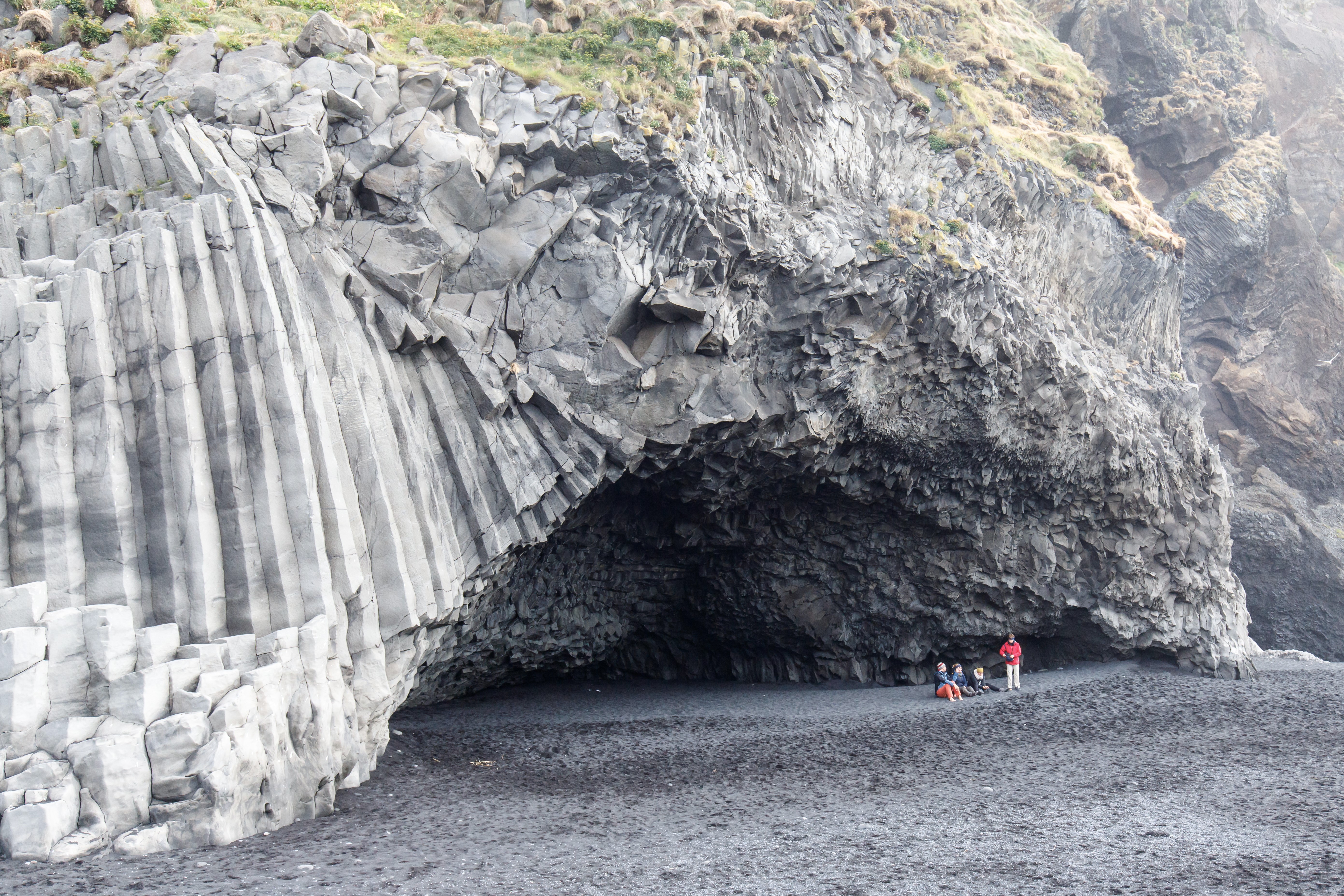 reysnisfjara-black-beach-ijsland