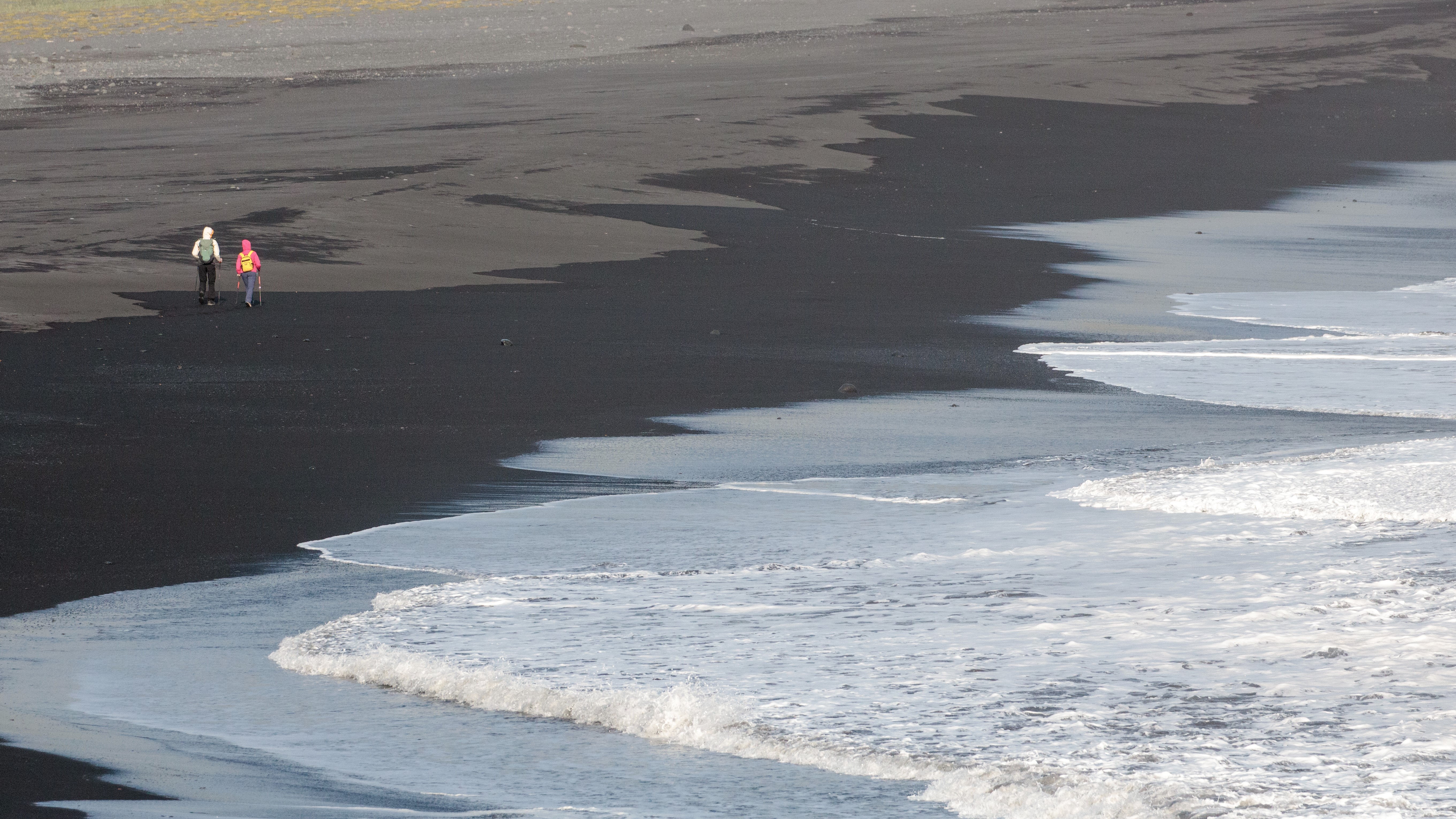 de-zwarte-stranden-van-dyrholaey-ijsland