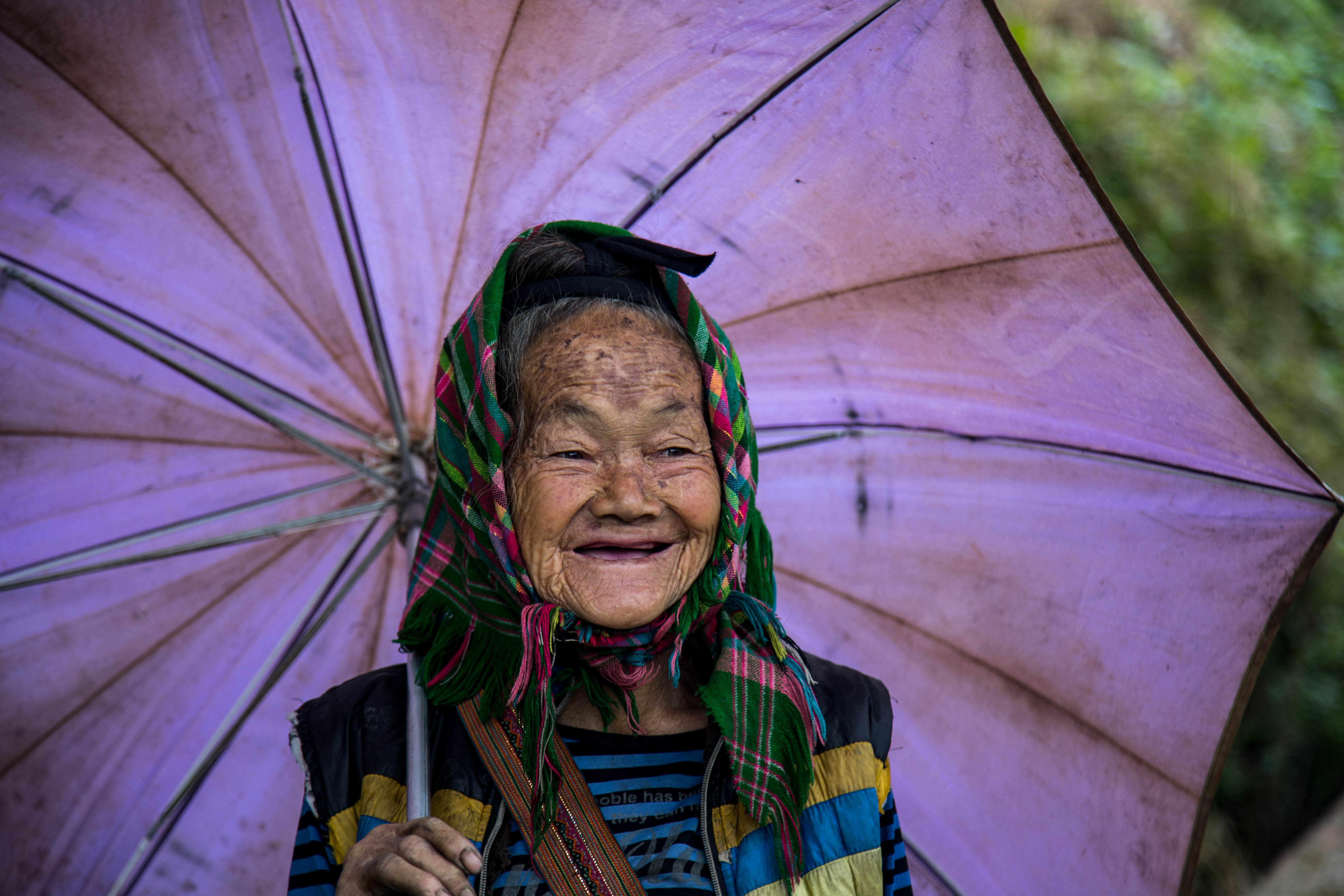 sapa-umrella-woman-vietnam