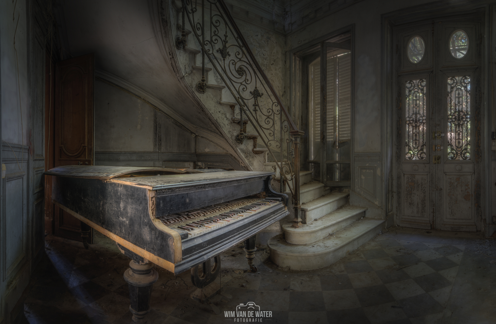 waiting-for-the-pianoman