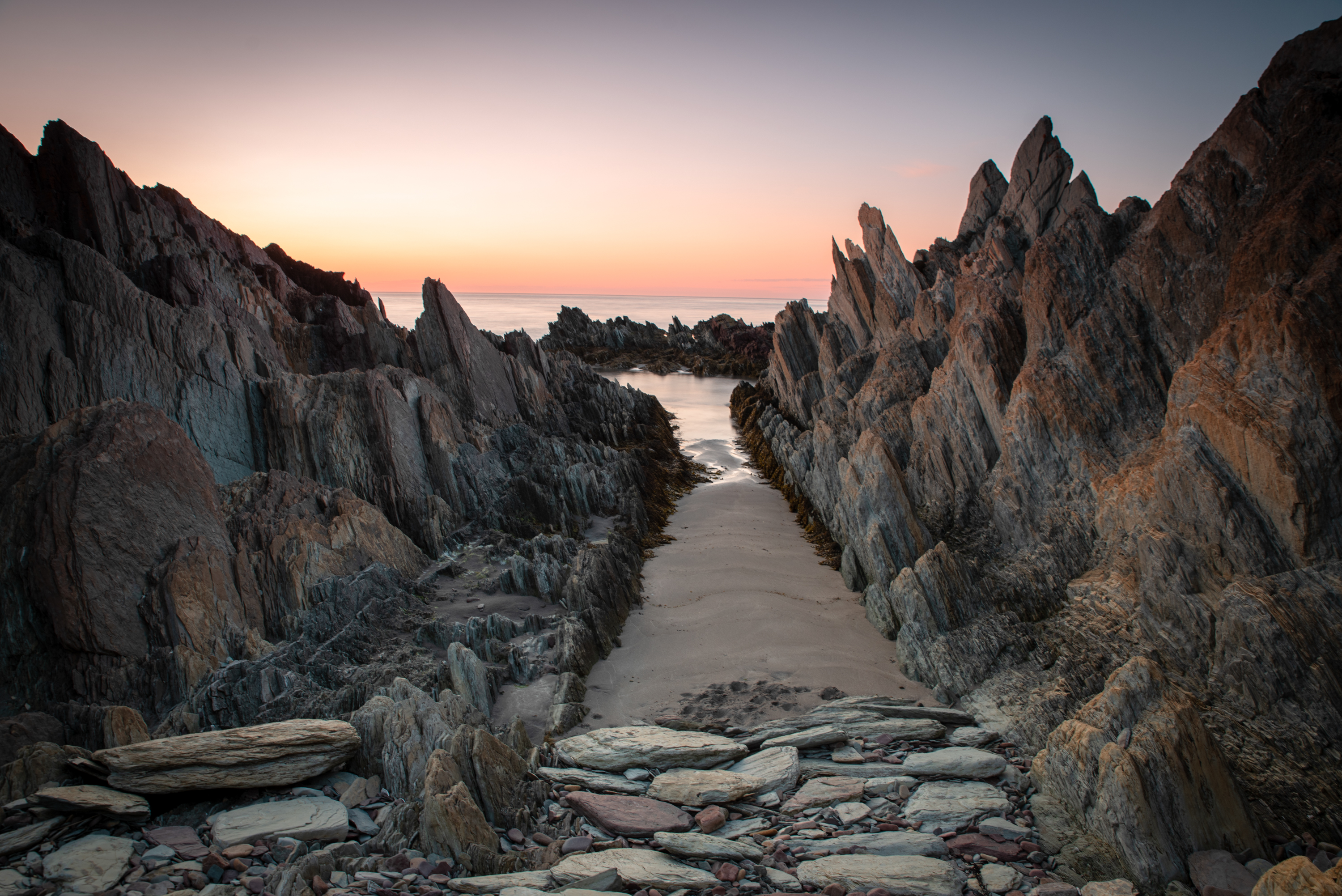 versteend-in-het-avondlicht