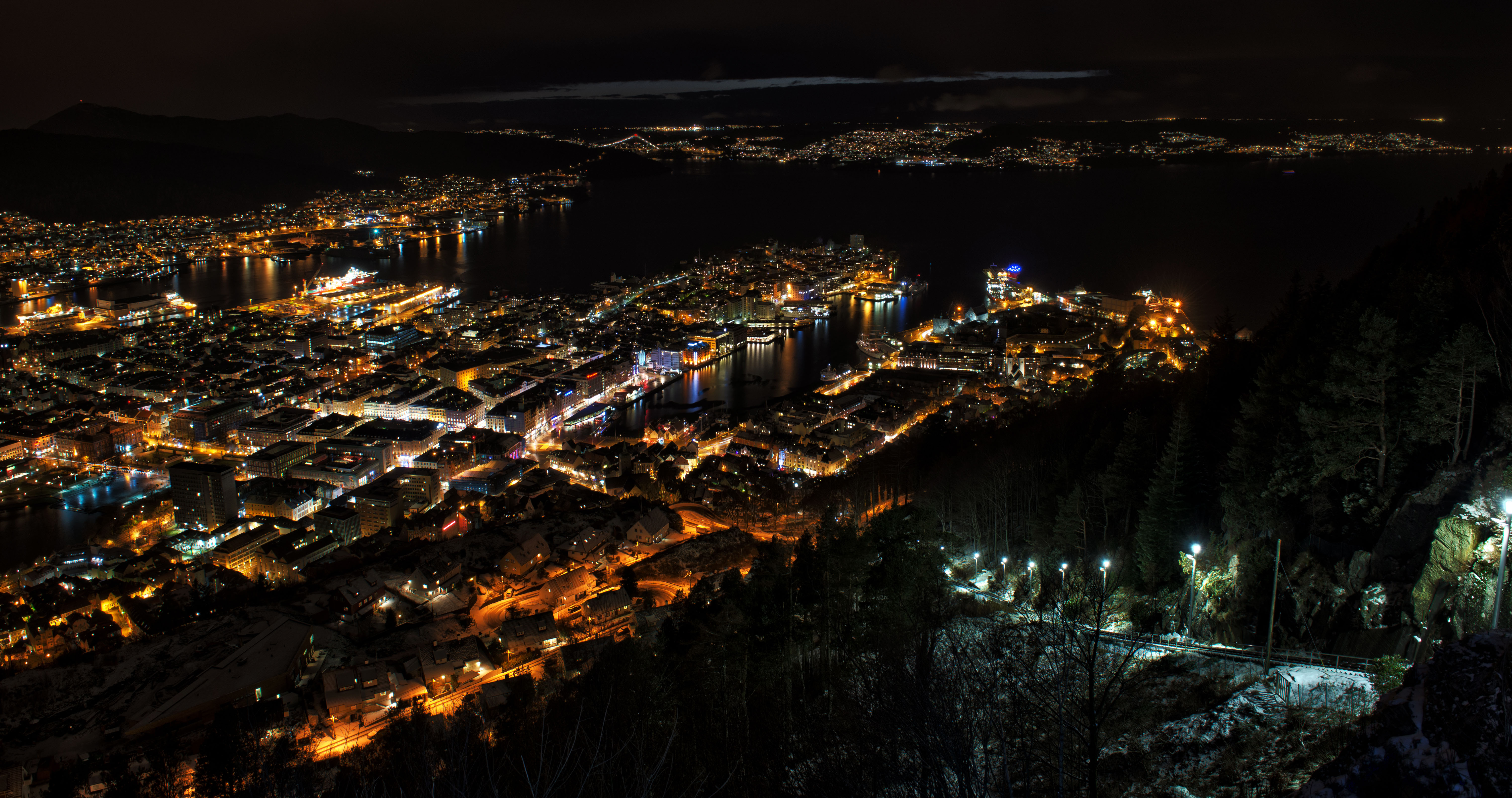 bergen-at-night