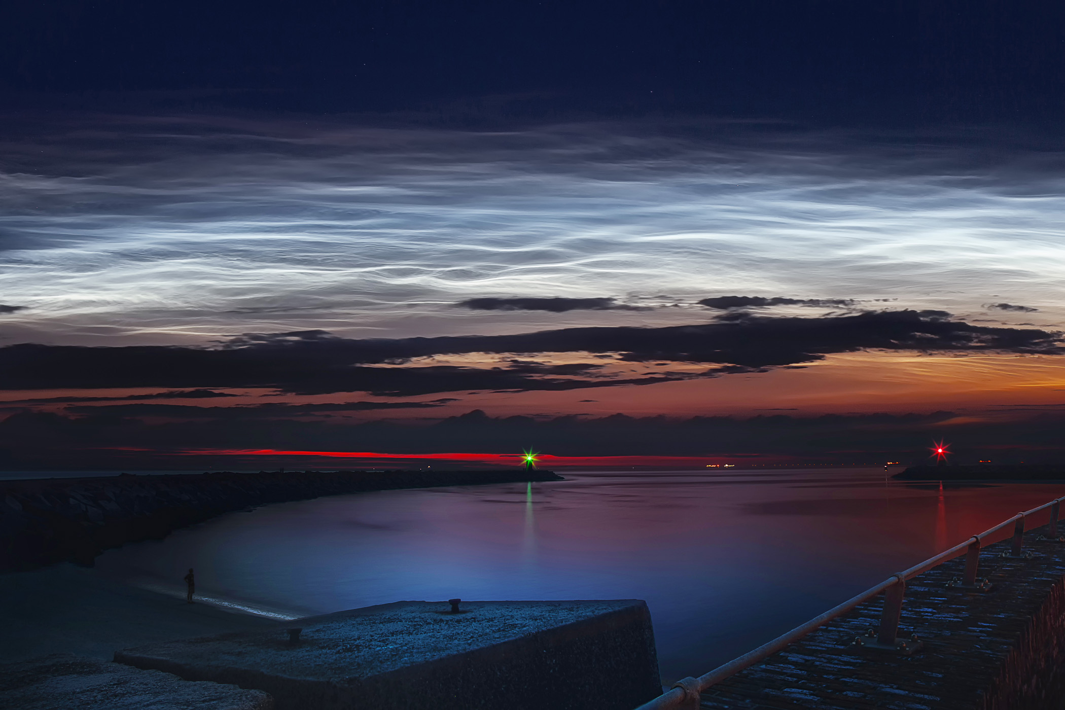 lichtende-nachtwolken-scheveningen-zuiderstrand