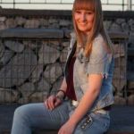 kijkt-vol-bewonderd-naar-zijn-maatje-het-paard