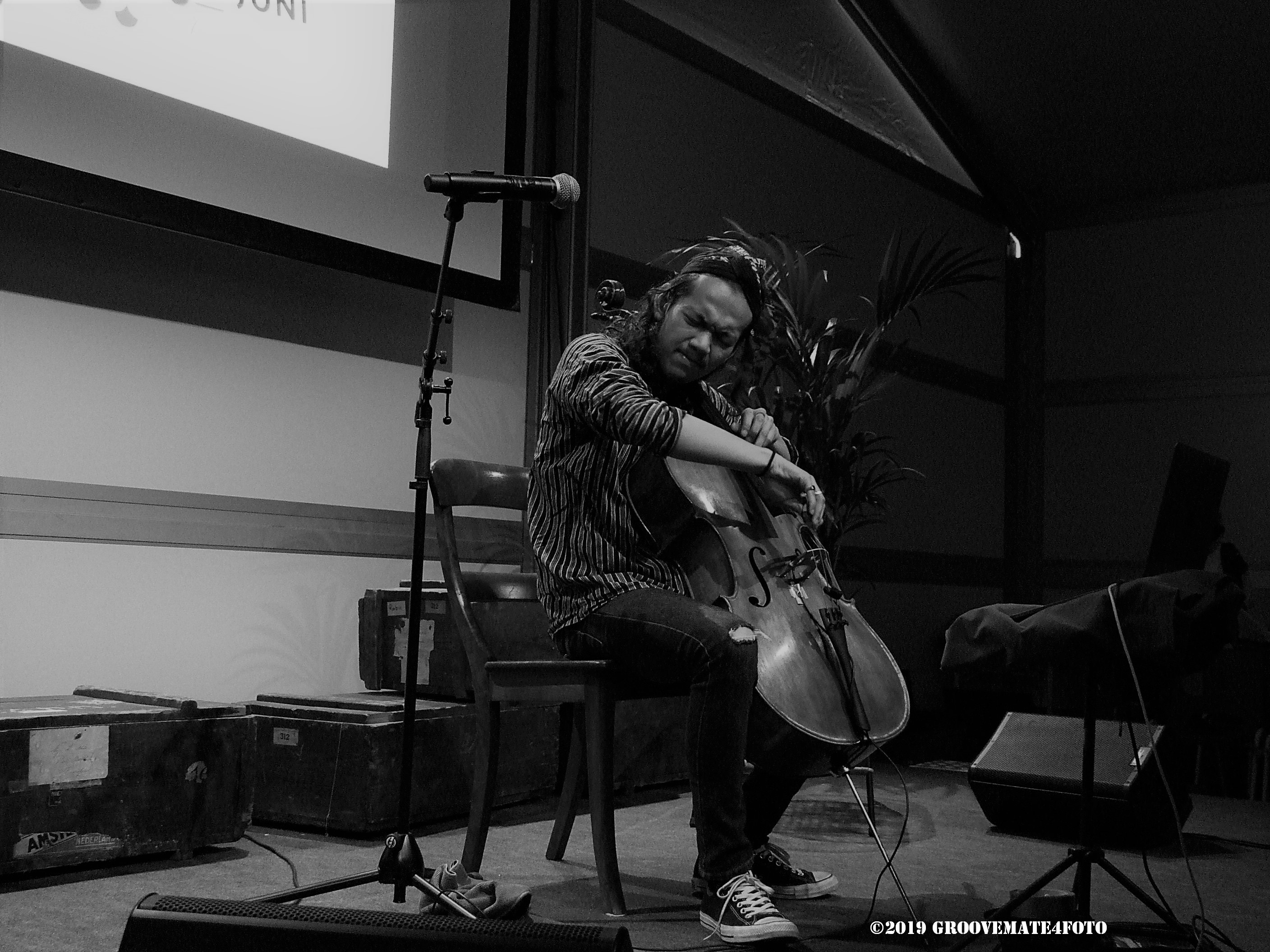 indonesian-cellist-tong-tong-fair-2019