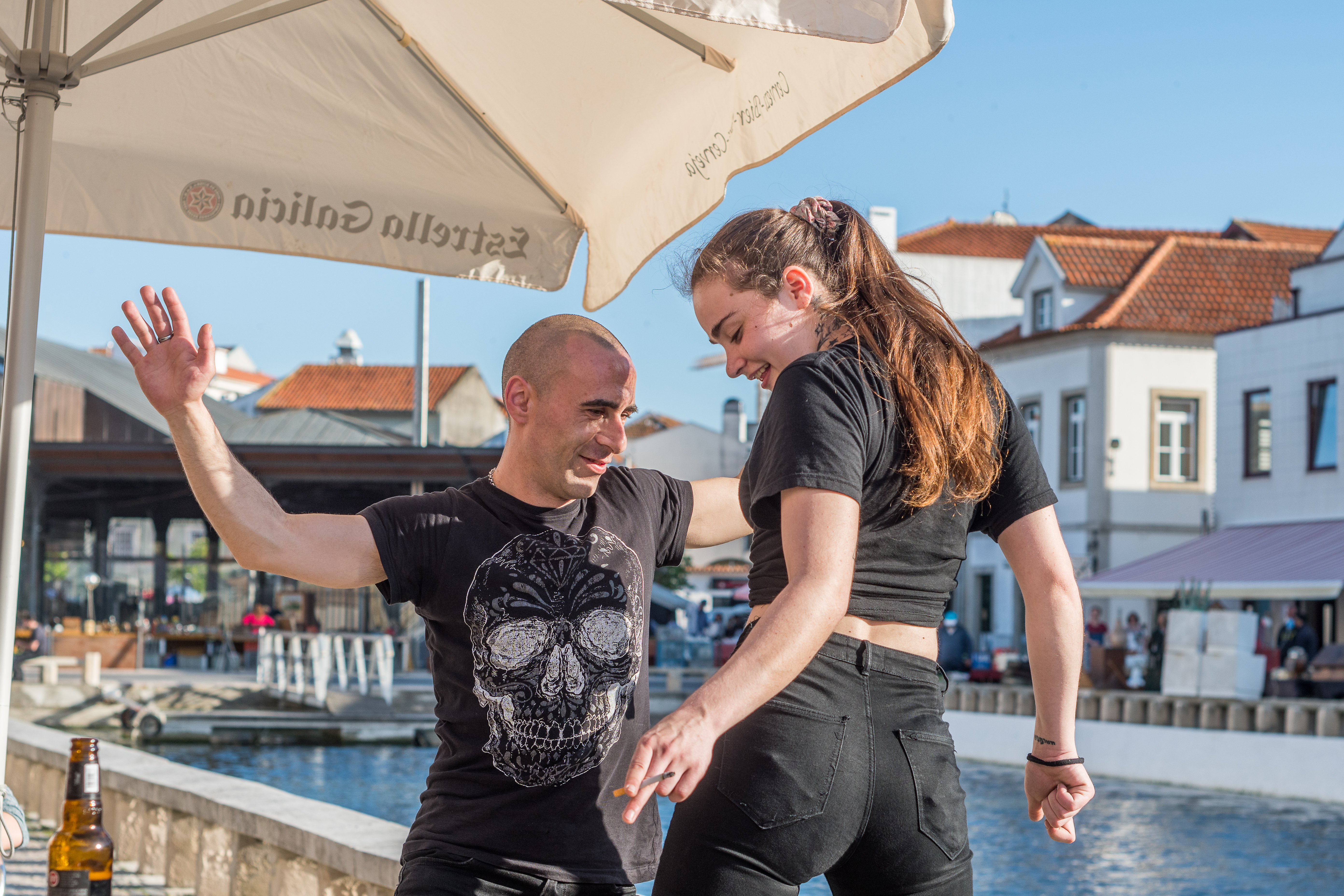 dansend-koppel-in-aveiro