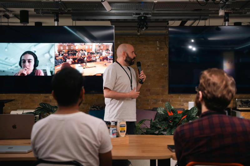 samenwerken-op-afstand-maak-het-leuk-met-online-teambuilding