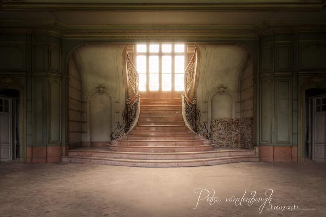 abandoned-stairs