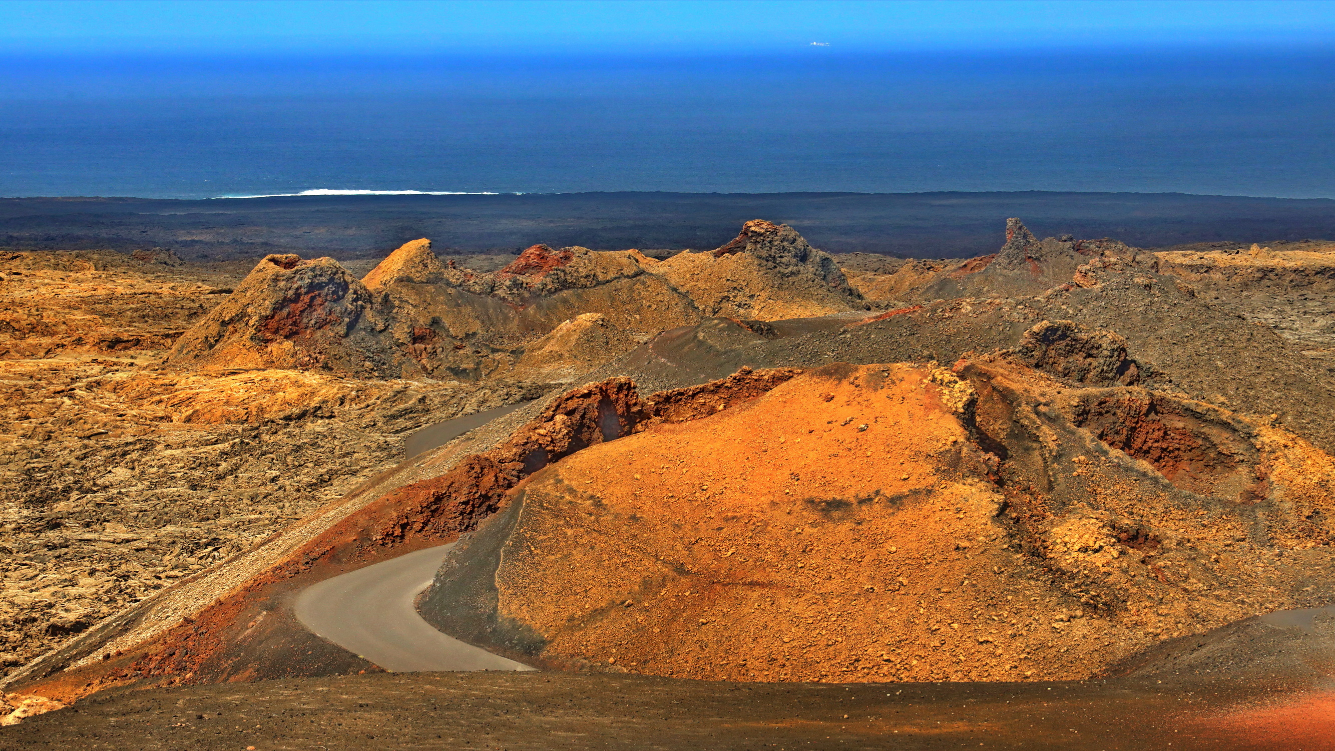timanfaya-kraters