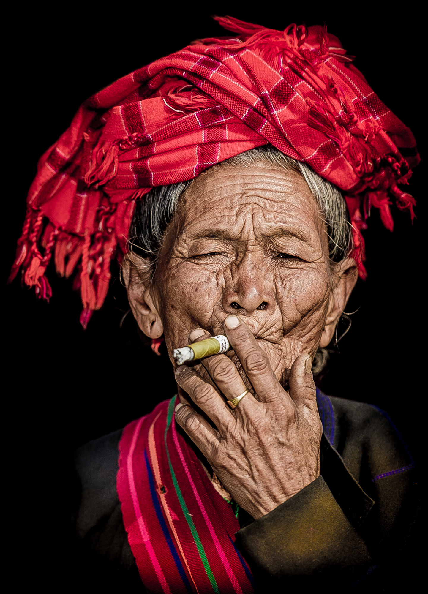 rokende-vrouw-in-birma