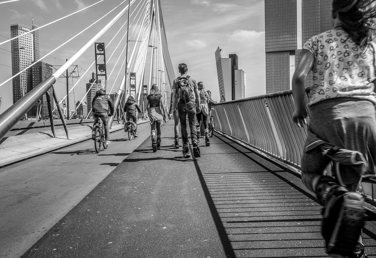 straatfotografie-een-ander-beeld-op-de-erasmusbrug