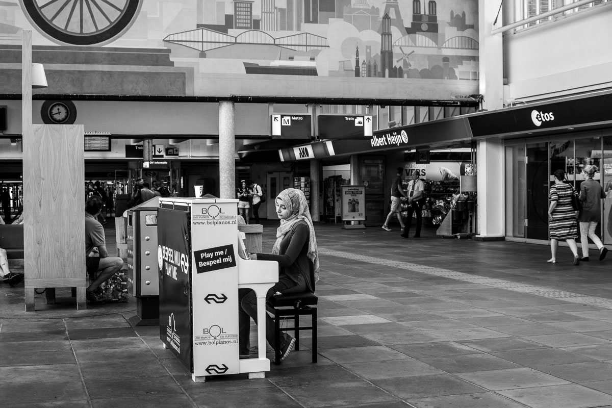 straatfotografie-amsterdam-modern-melkmeisje