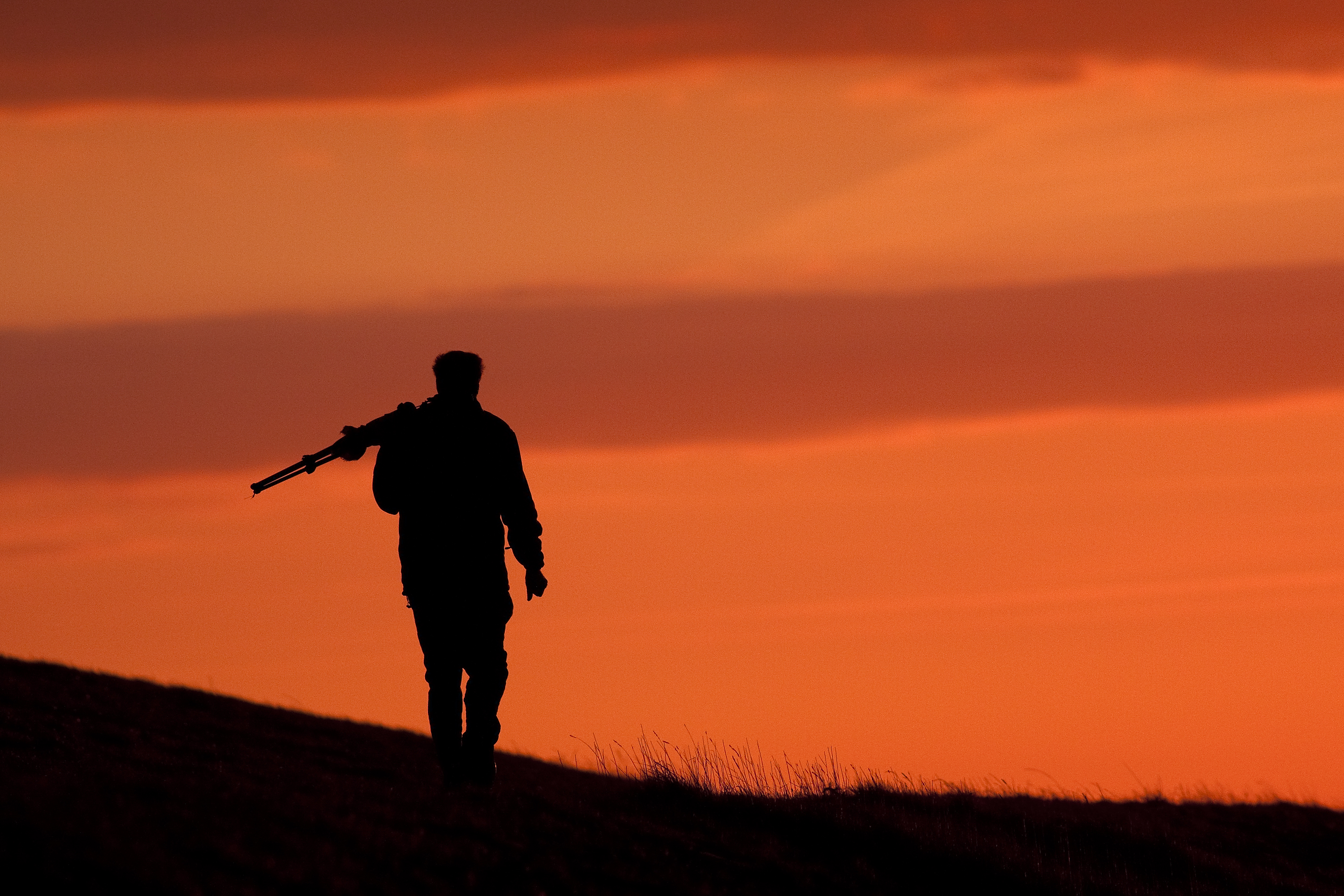 fotograaf-haast-zich-naar-fotolocatie-met-prachtig-licht