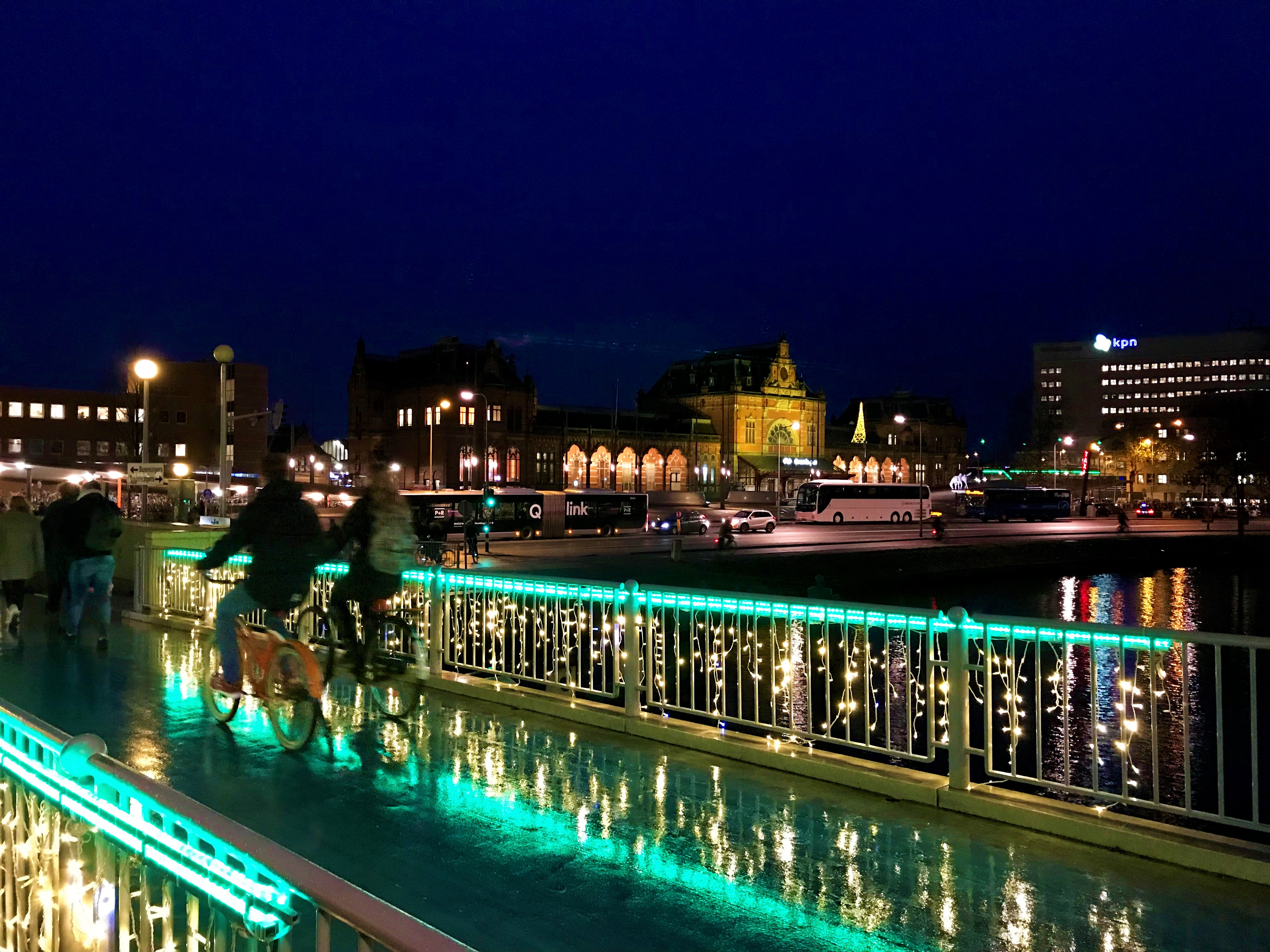 winterverlichting-brug-bij-groninger-museum