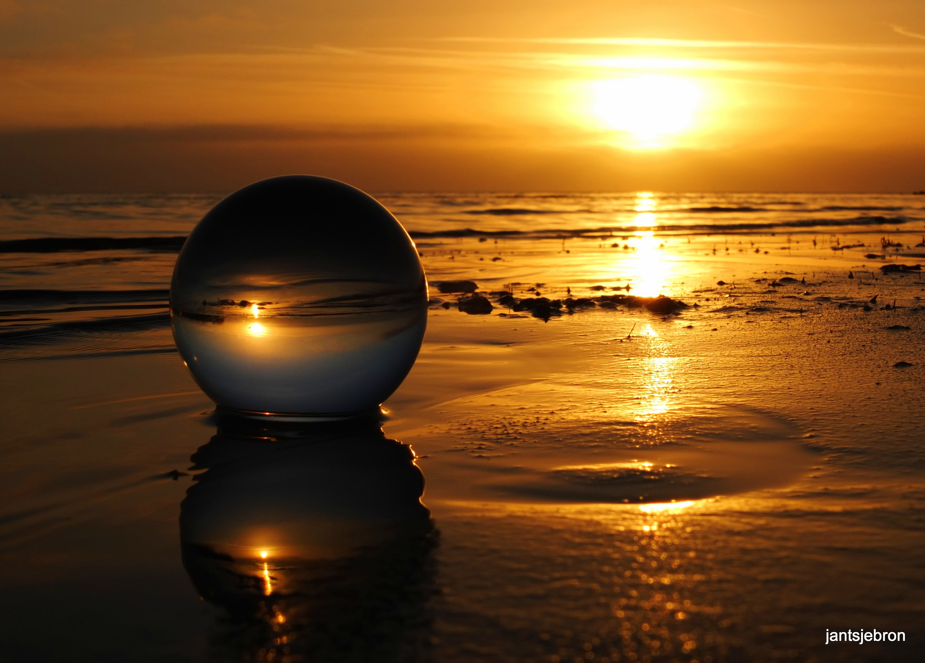 christal-ball-in-the-sun