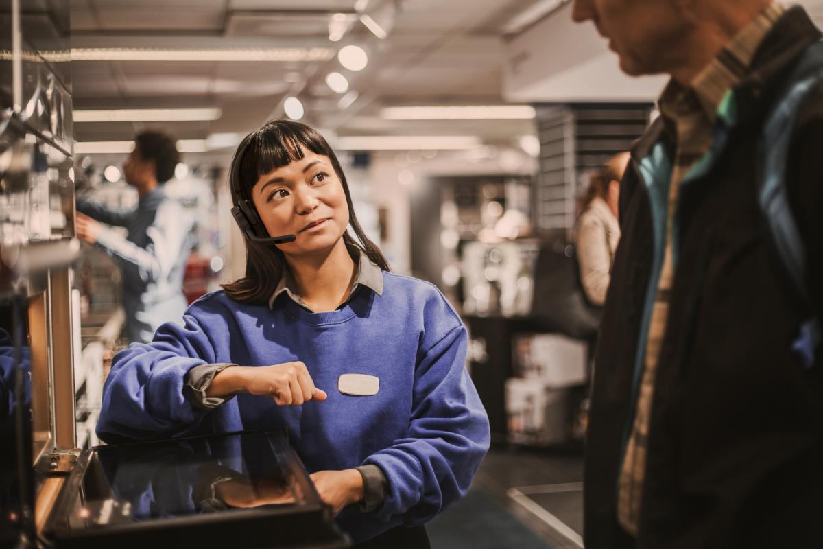 jabra-lanceert-nieuwe-perform-75-de-headset-voor-betere-samenwerking-en-productiviteit-in-de-retail