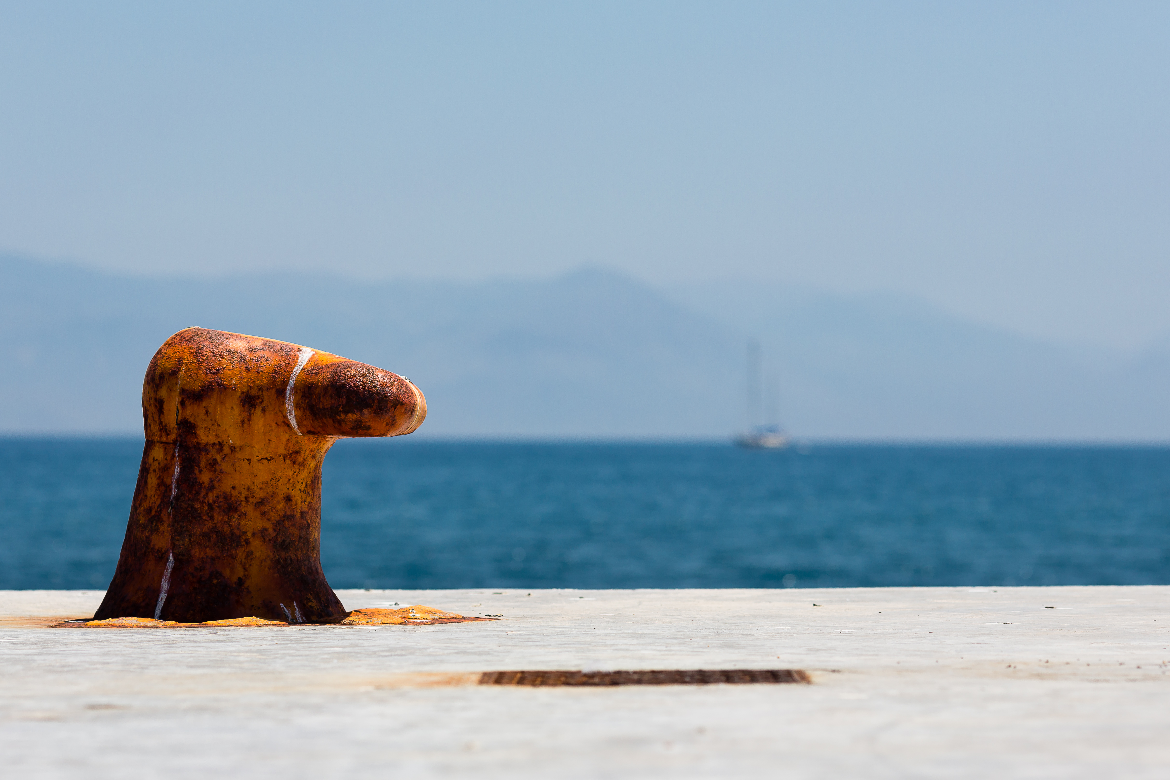 meerpaal-langs-de-kade