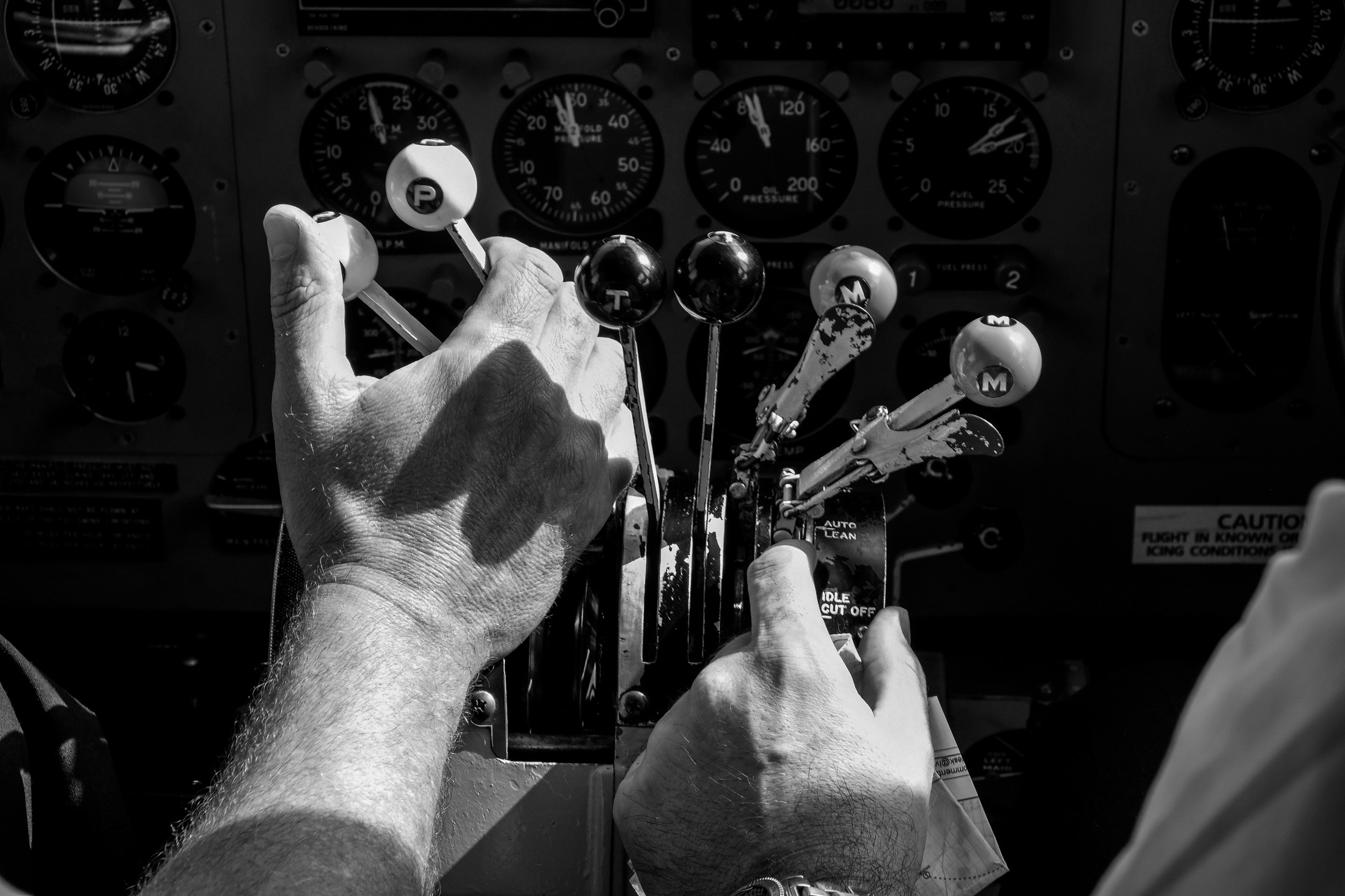 flying-a-vintage-dakota-dc3