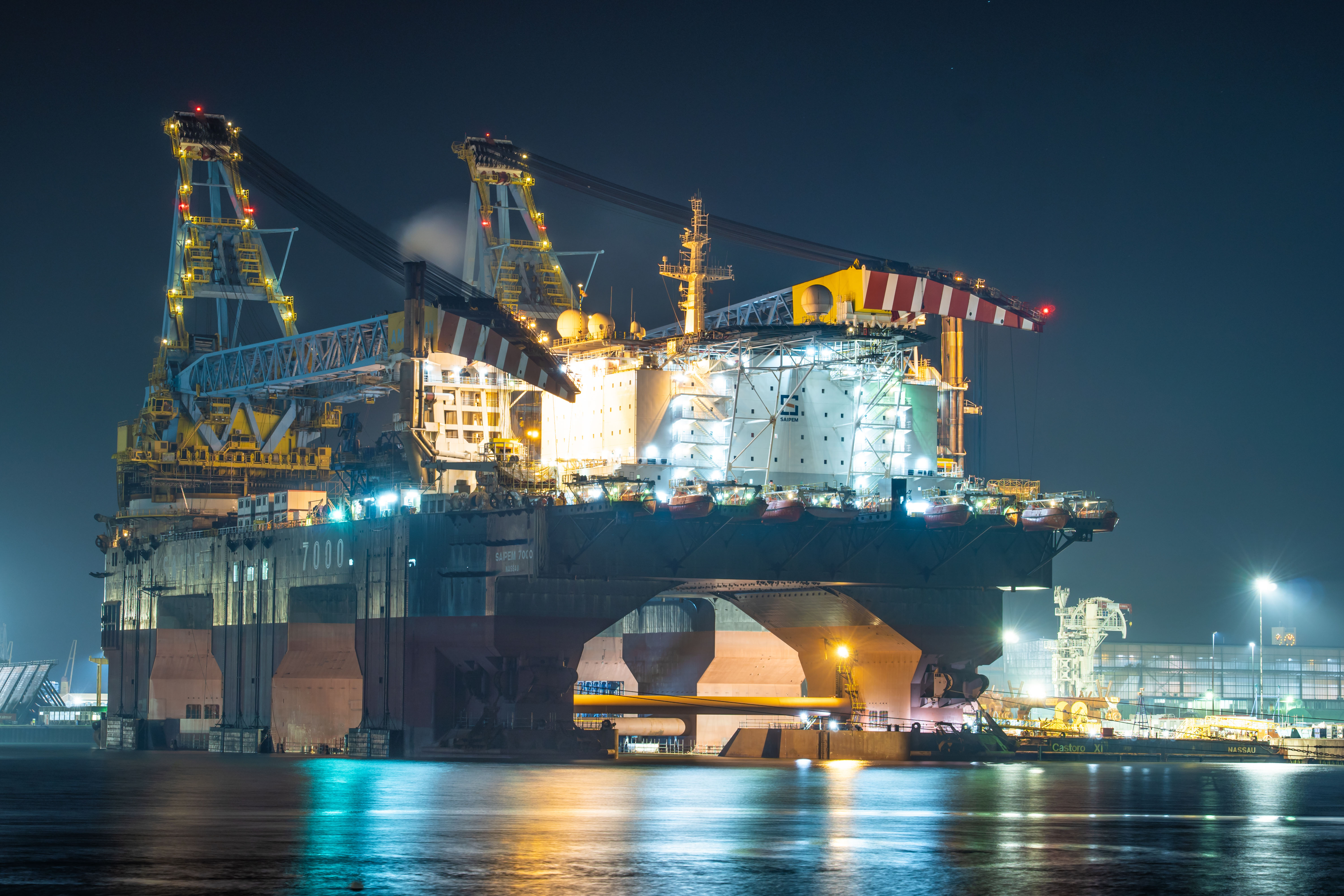saipem-7000-by-night