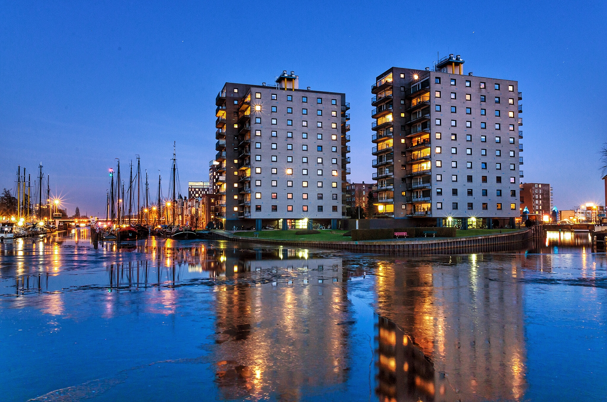 oosterhaven-groningen-by-night
