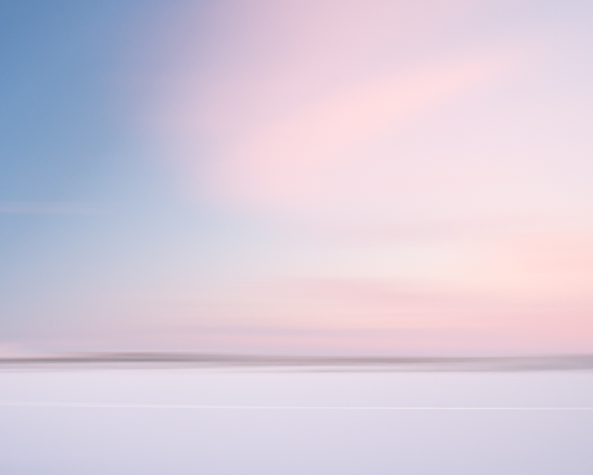 sneeuwvlakte-bij-zonsondergang