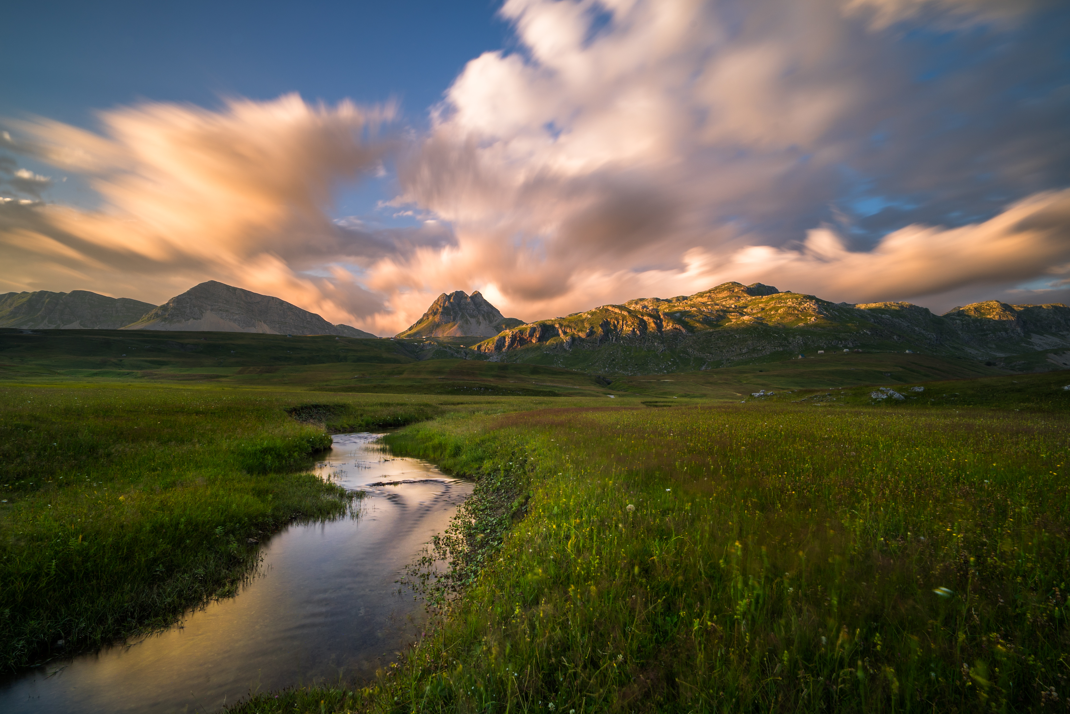 zonsondergang-in-de-bergen-1