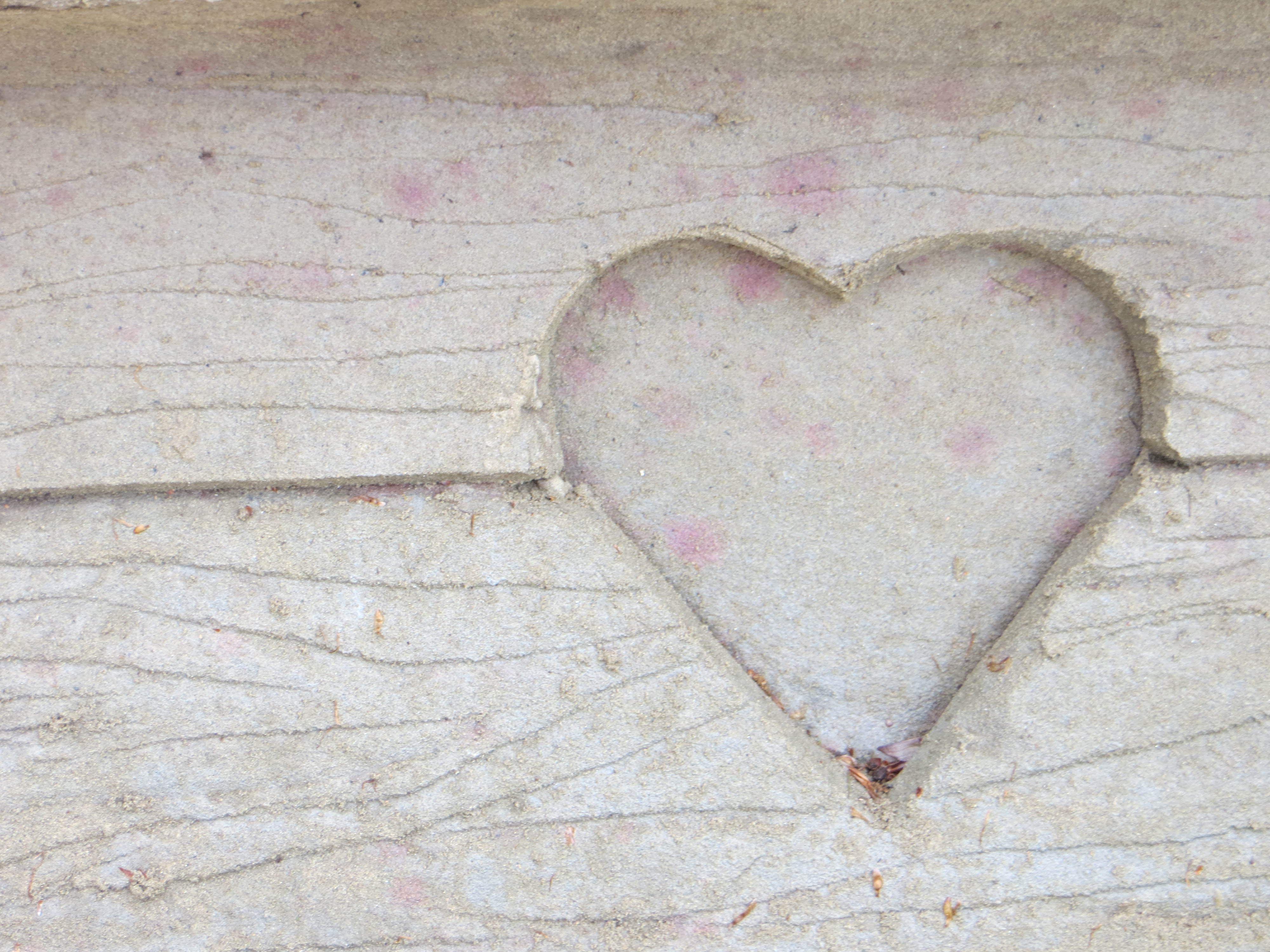 hartje-in-zandsculptuur