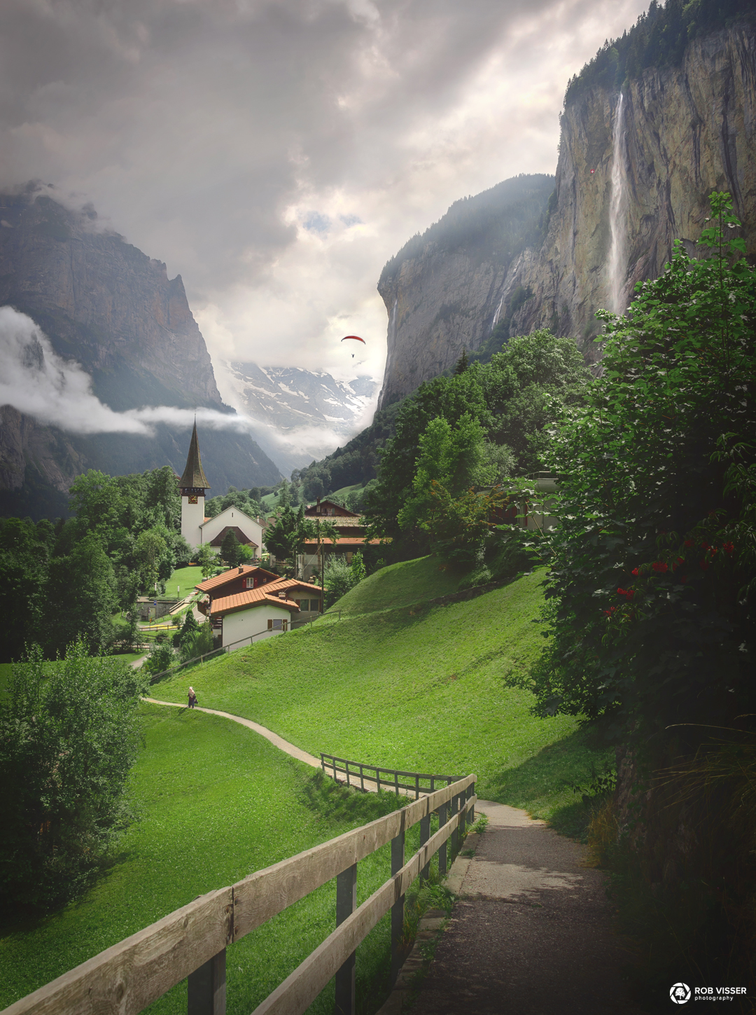 the-church-of-lauterbrunnen