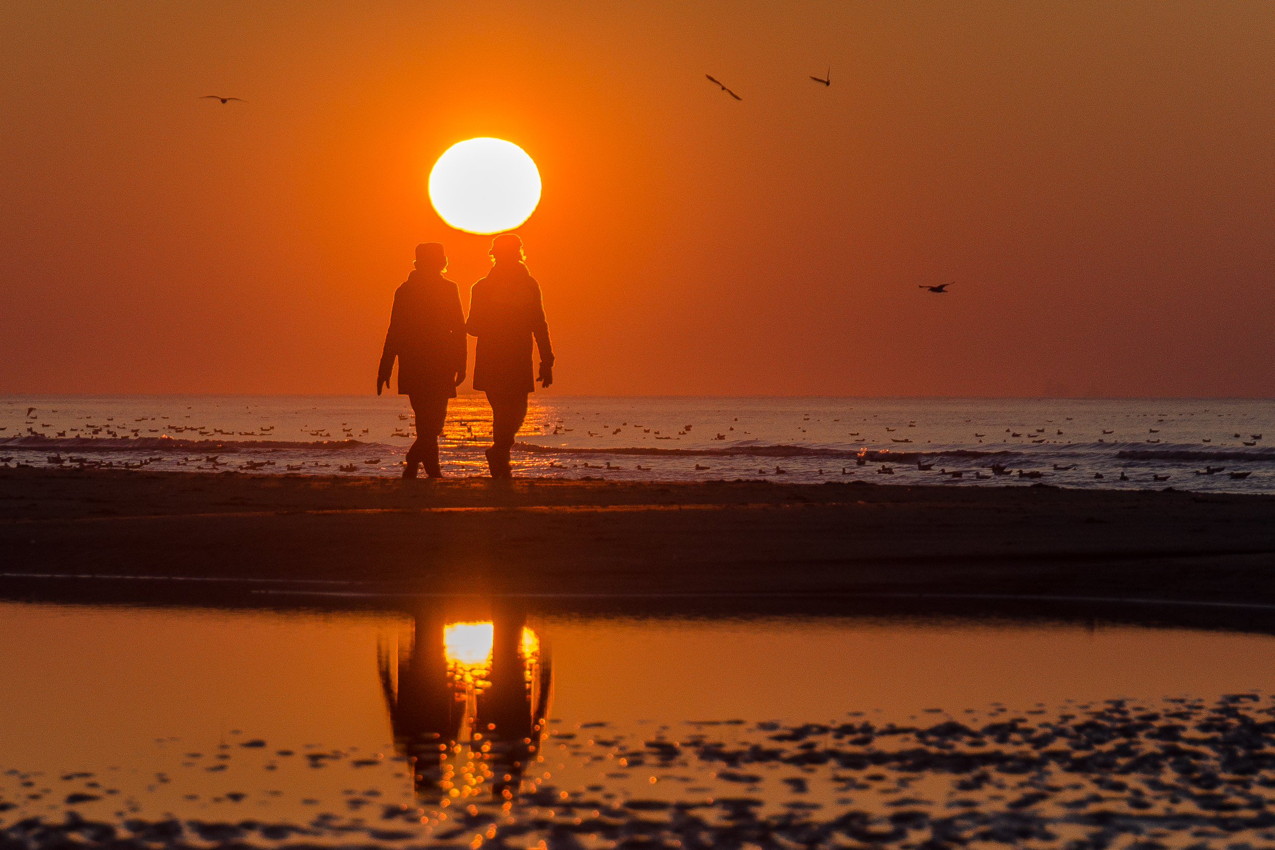 samen-bij-de-zonsondergang
