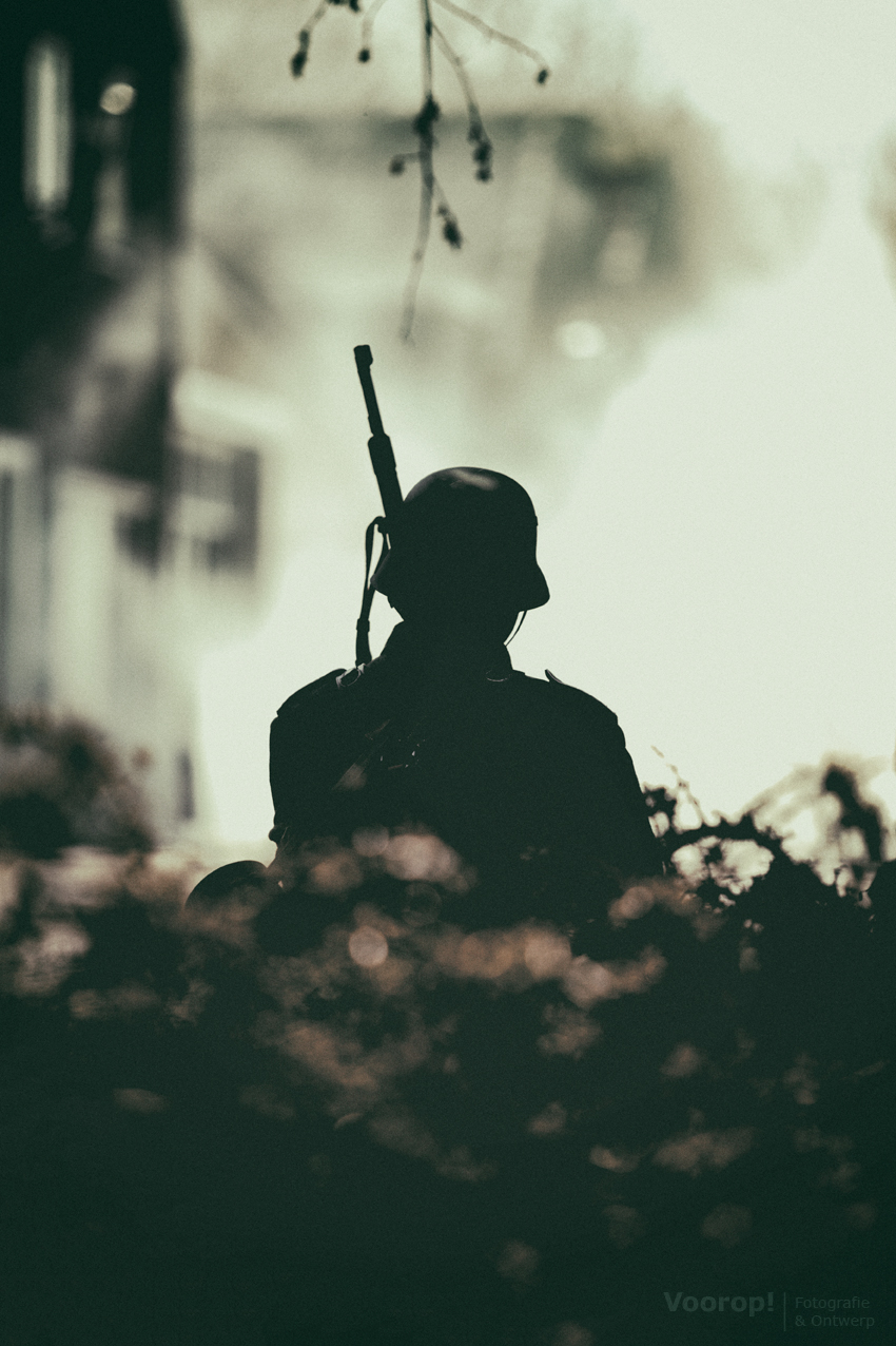 silhouette-soldaat-in-strijd
